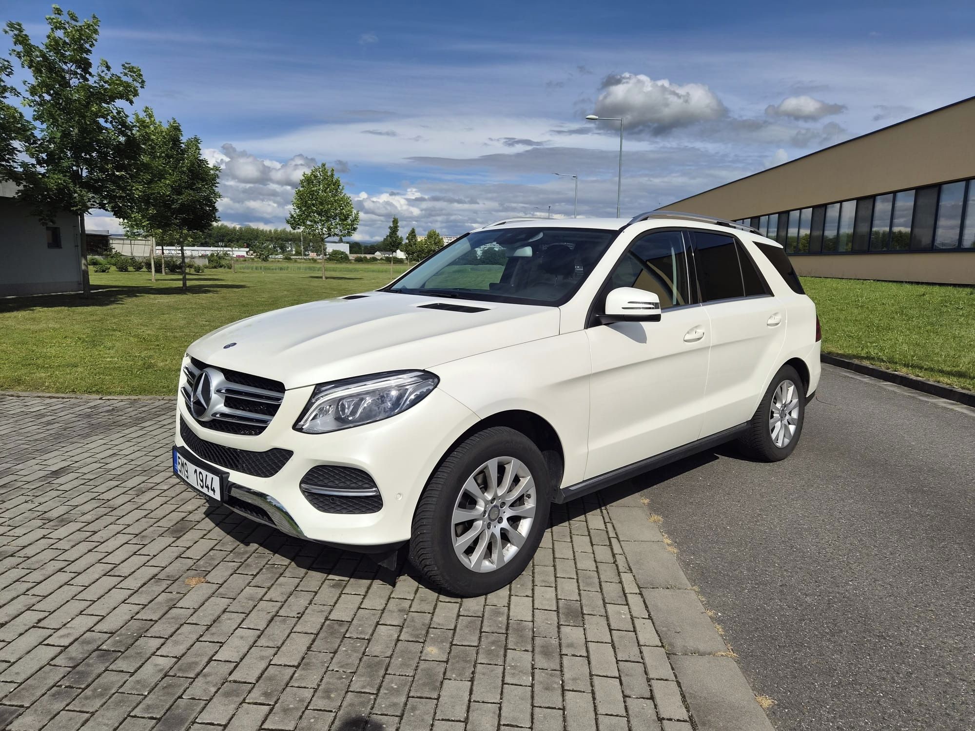 Mercedes-Benz GLE, 1. majitel, ČR, 85tis, servis - fotka 2