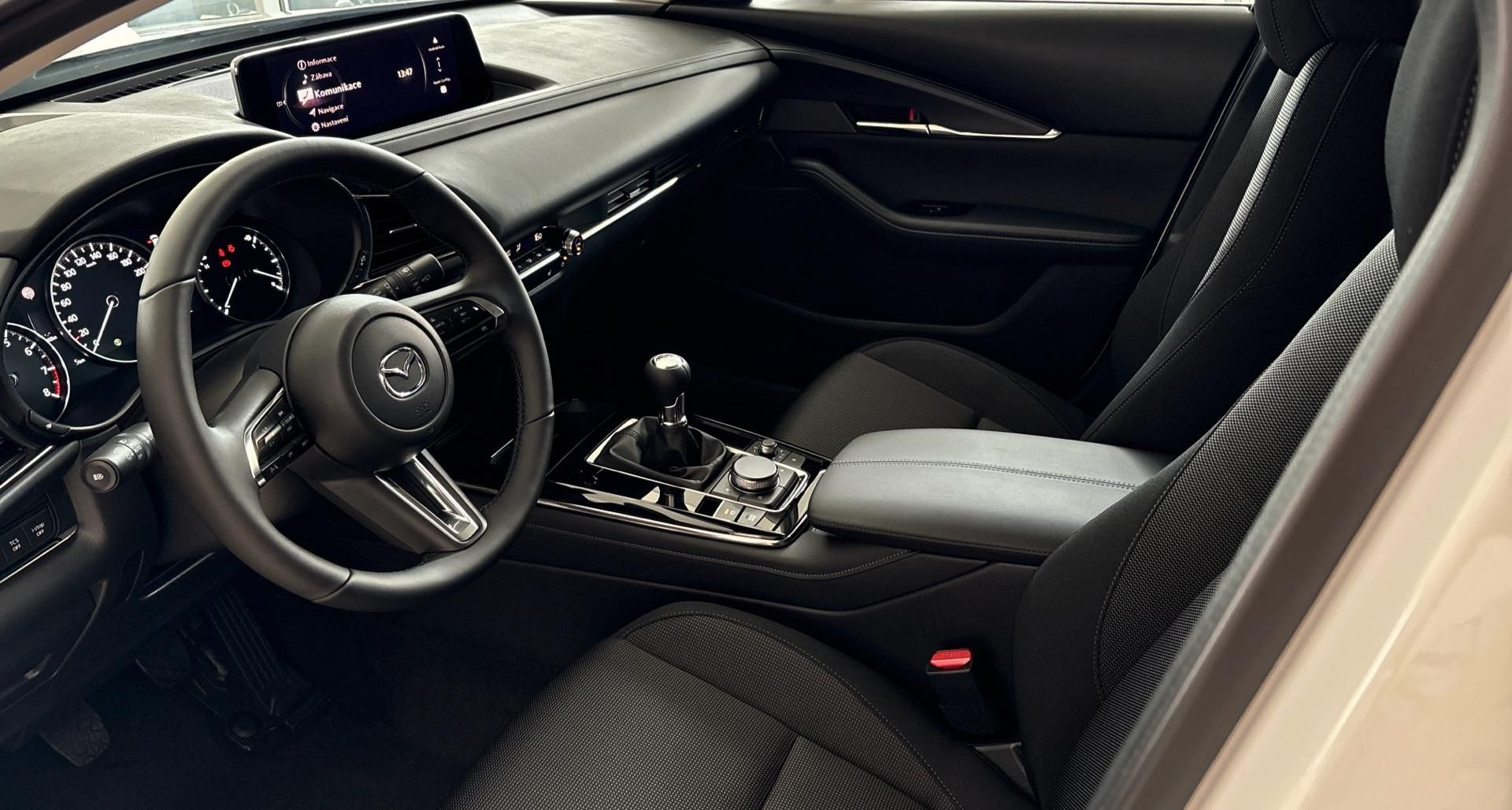 Mazda CX-30, 2.0 X186 Centre-line MT - fotka 6