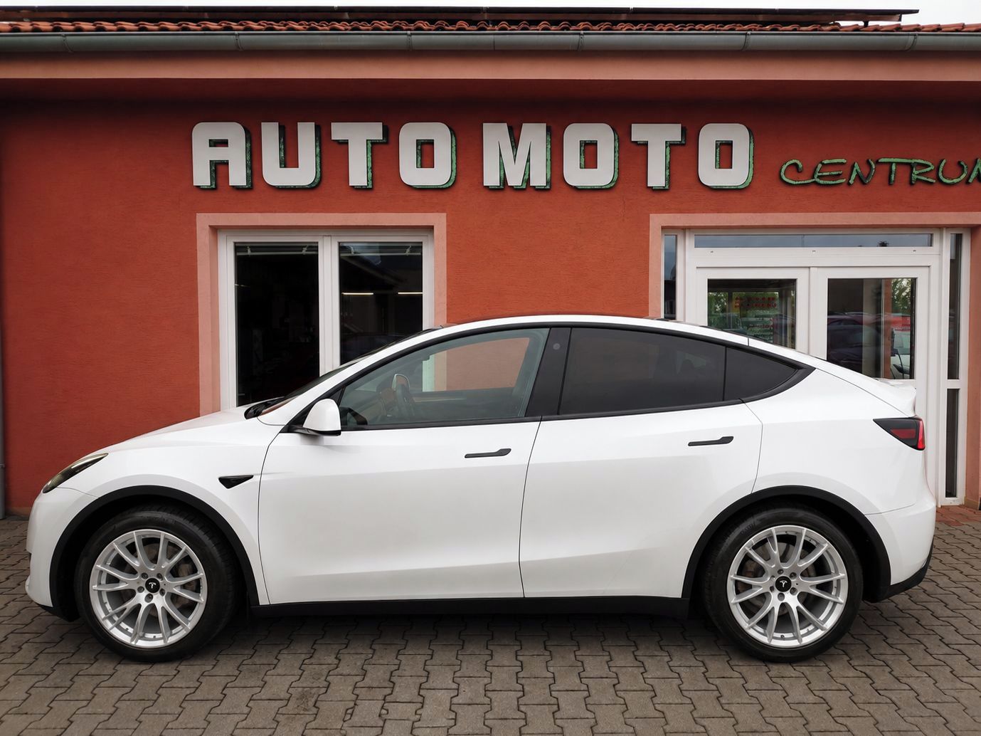 Tesla Model Y, Long Range - Dual Motor 378 KW - fotka 3