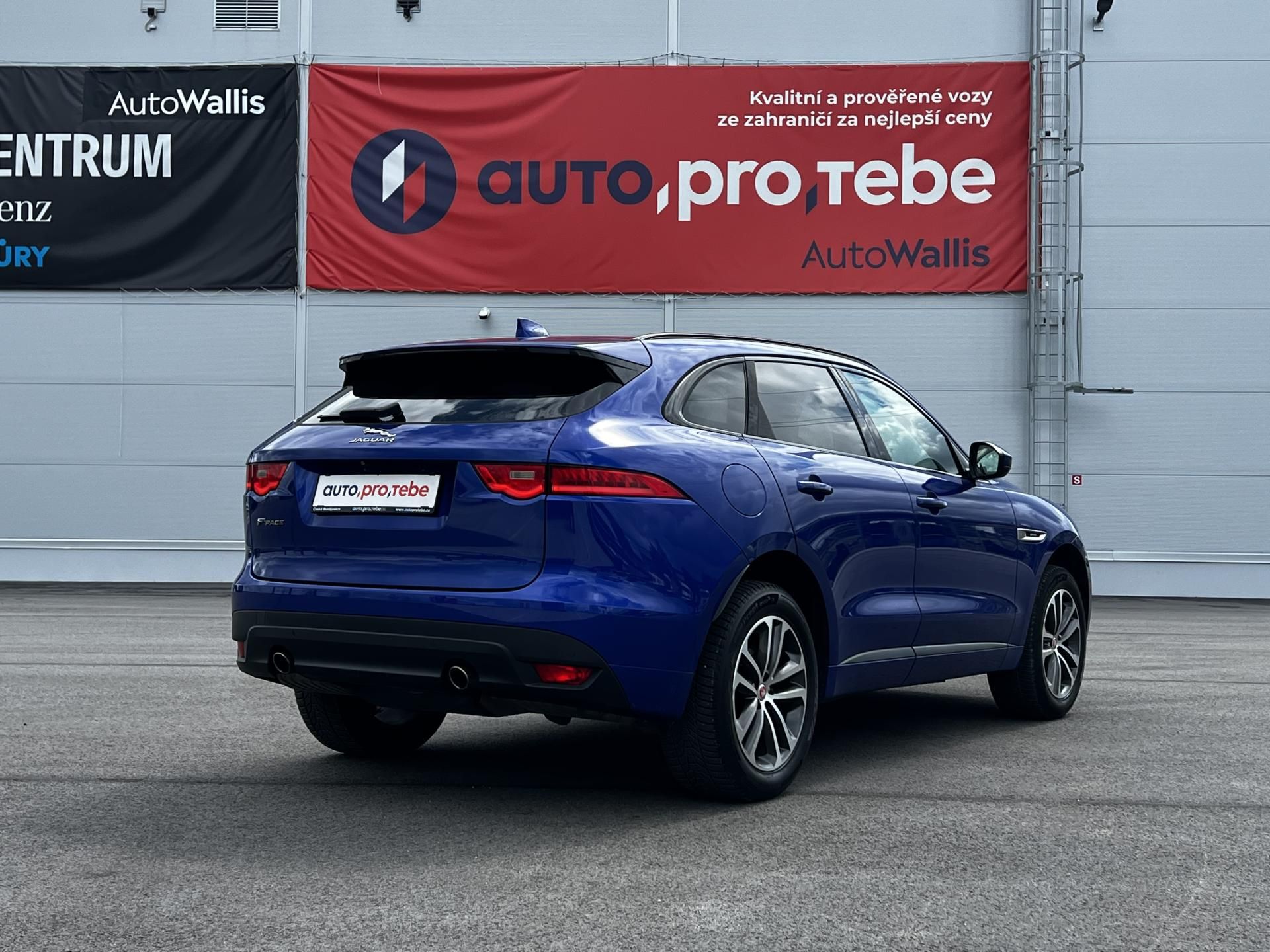 Jaguar F-Pace, 25D AWD 177kW R-Sport DPH TZ - fotka 4