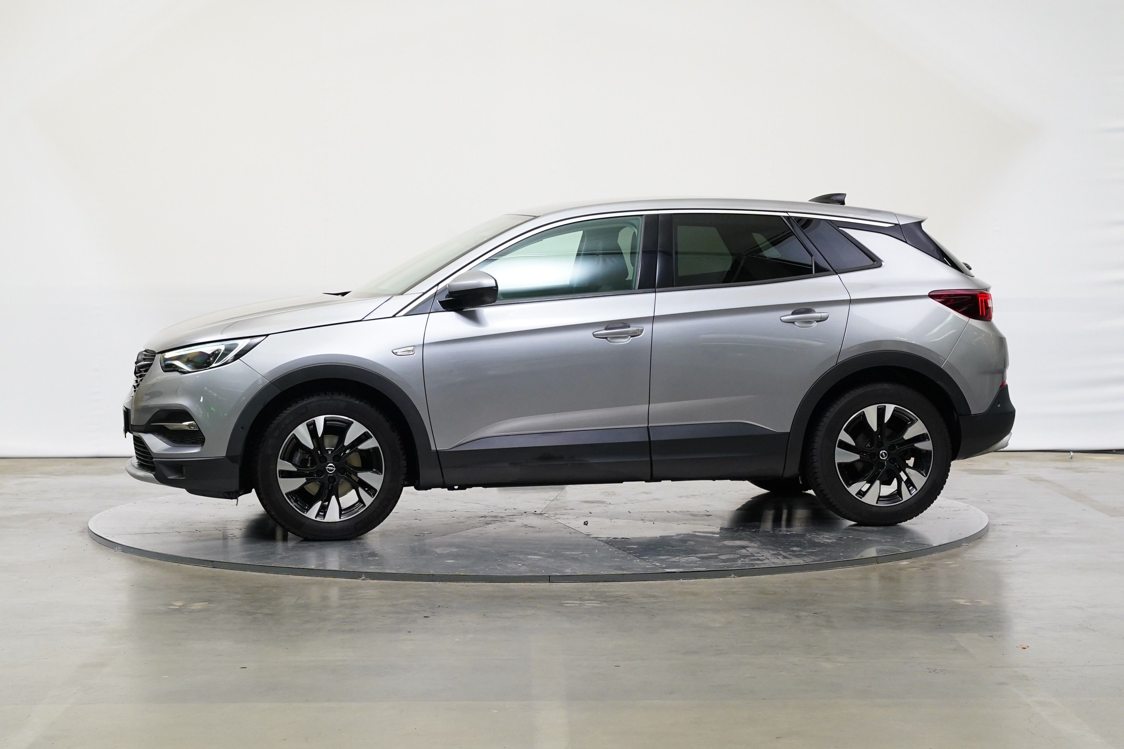 Opel Grandland X, 1.2 Turbo 96 kW Business - fotka 3