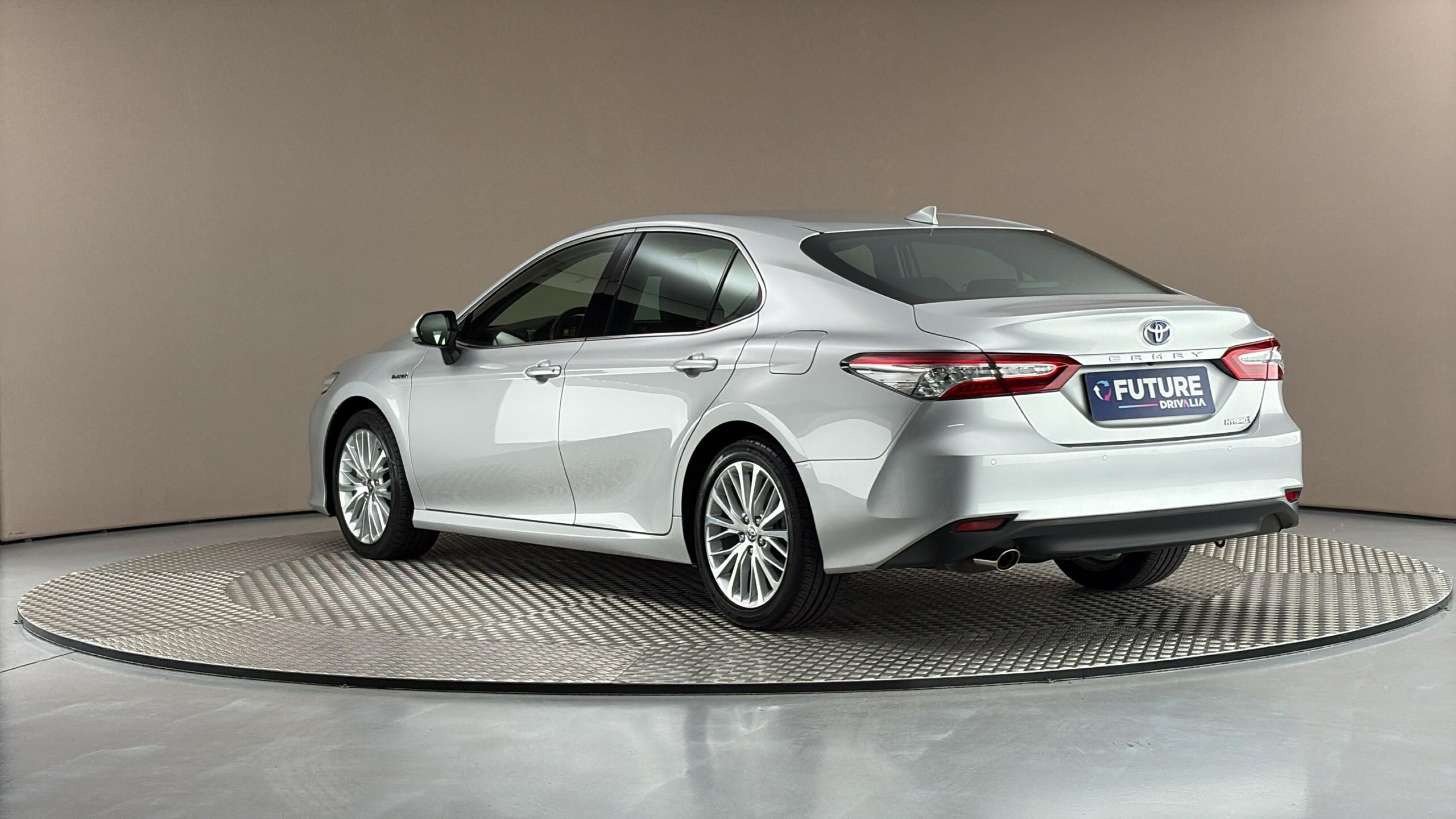 Toyota Camry, 2.5 Hybrid AUT Executive - fotka 2