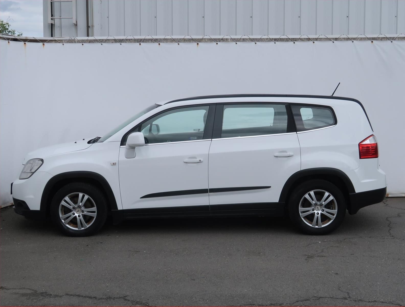 Chevrolet Orlando, 2.0 VCDi, Automat, 7 míst - fotka 3
