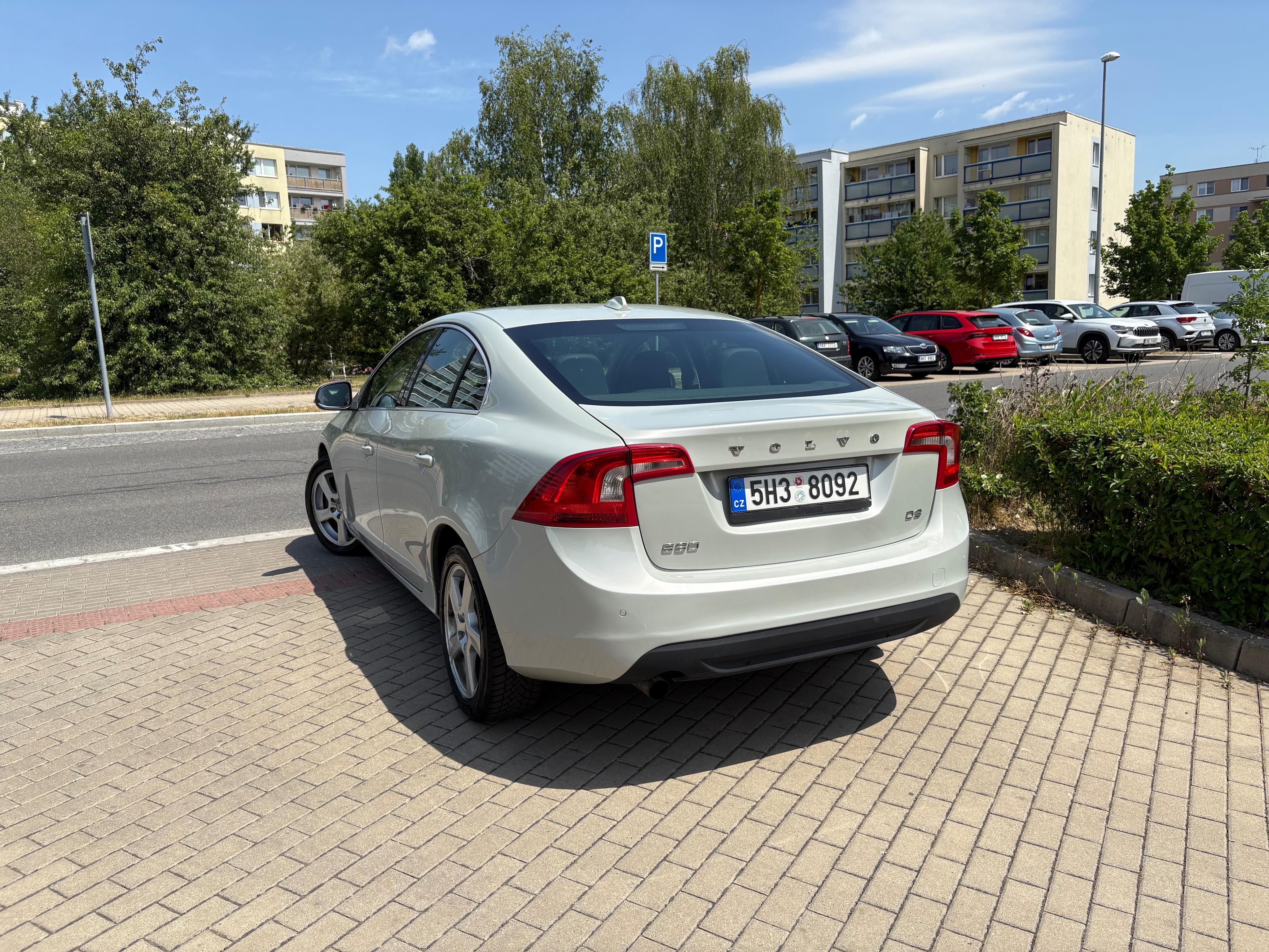 Volvo S60, 2.0 D3 120kW AUTOMAT - fotka 3
