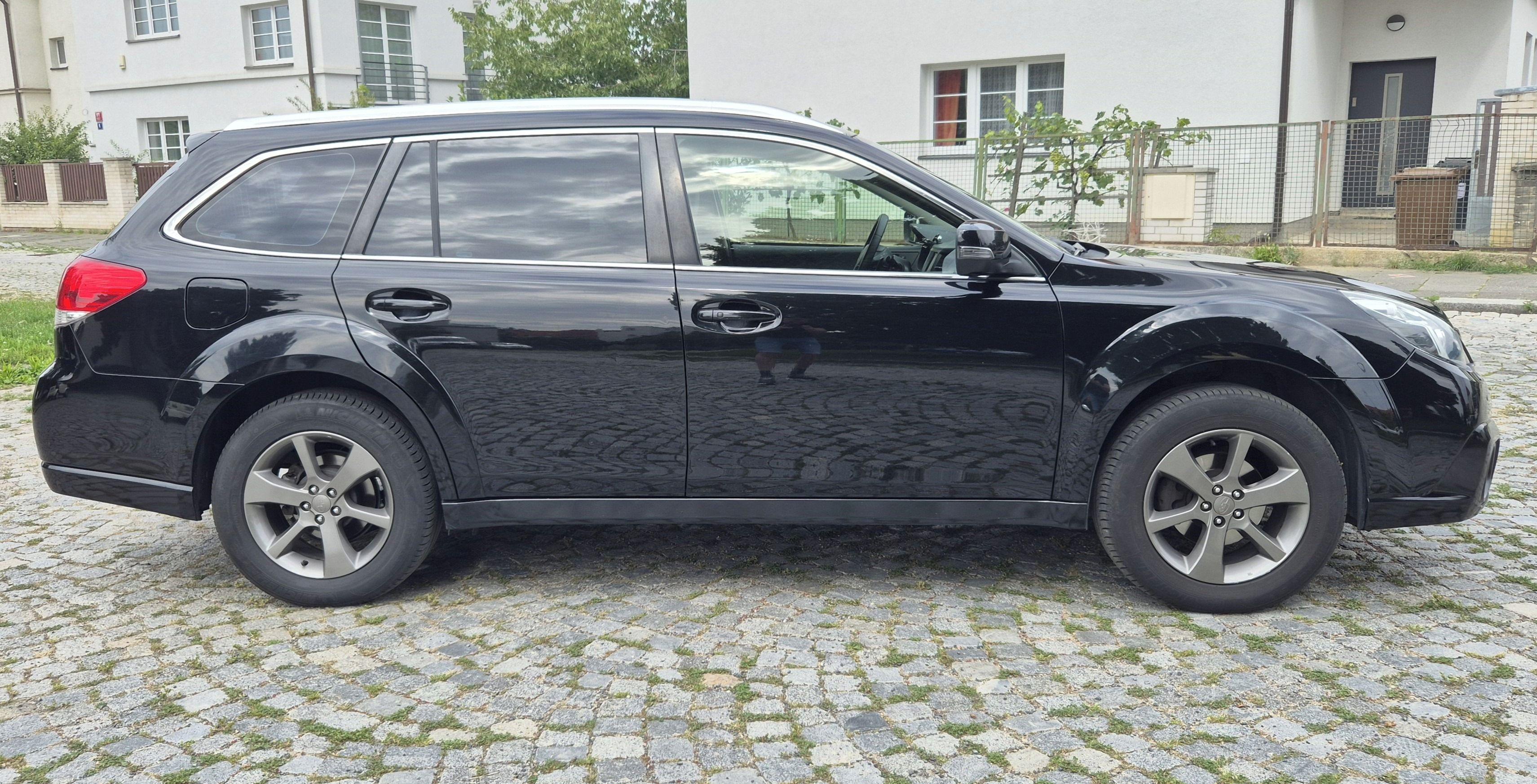 Subaru Outback, 2.5i 127 kW Executive ČR 2.maj - fotka 6