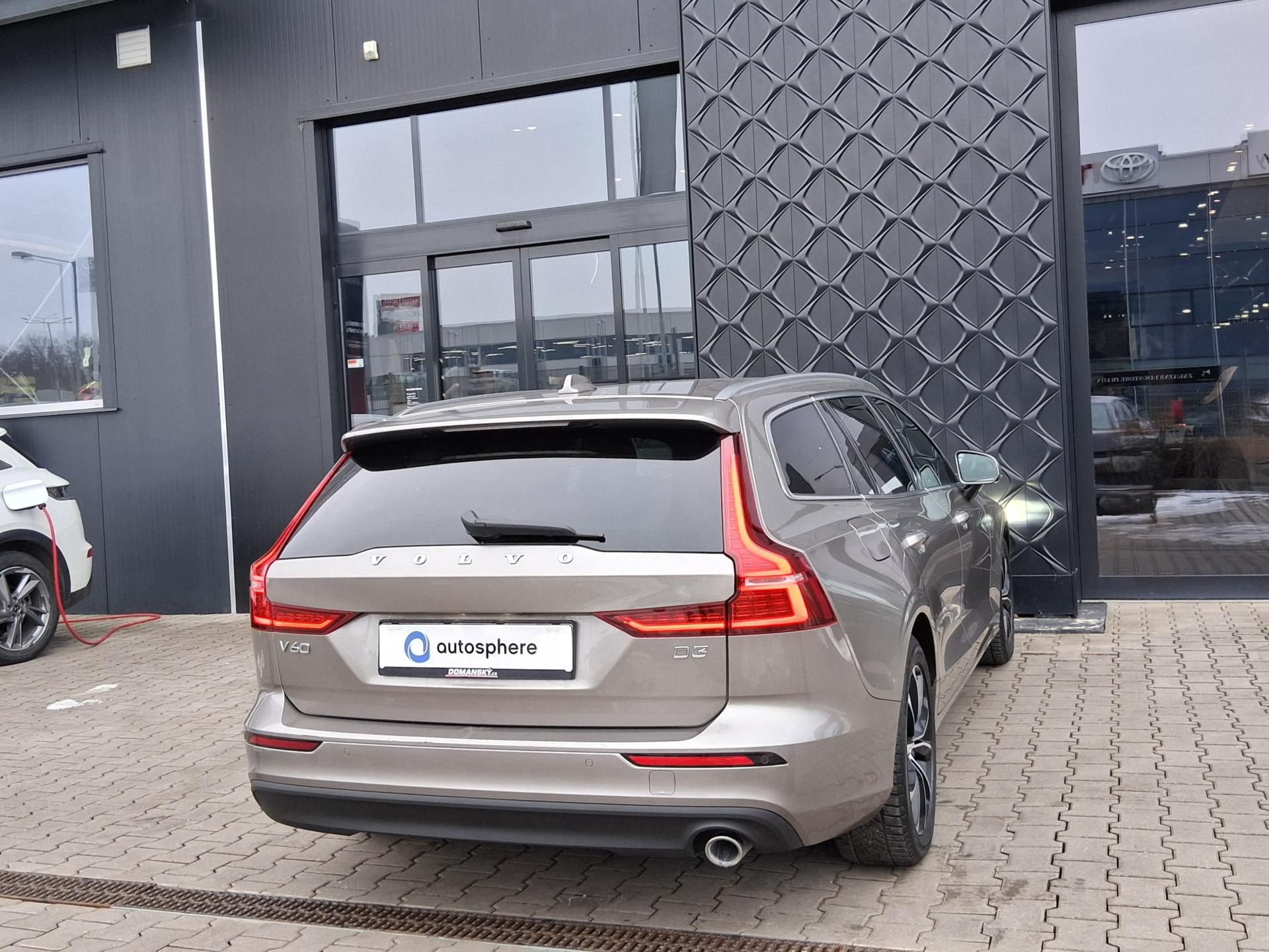Volvo V60, MOMENTUM 2.0 D3 110 kW - fotka 3