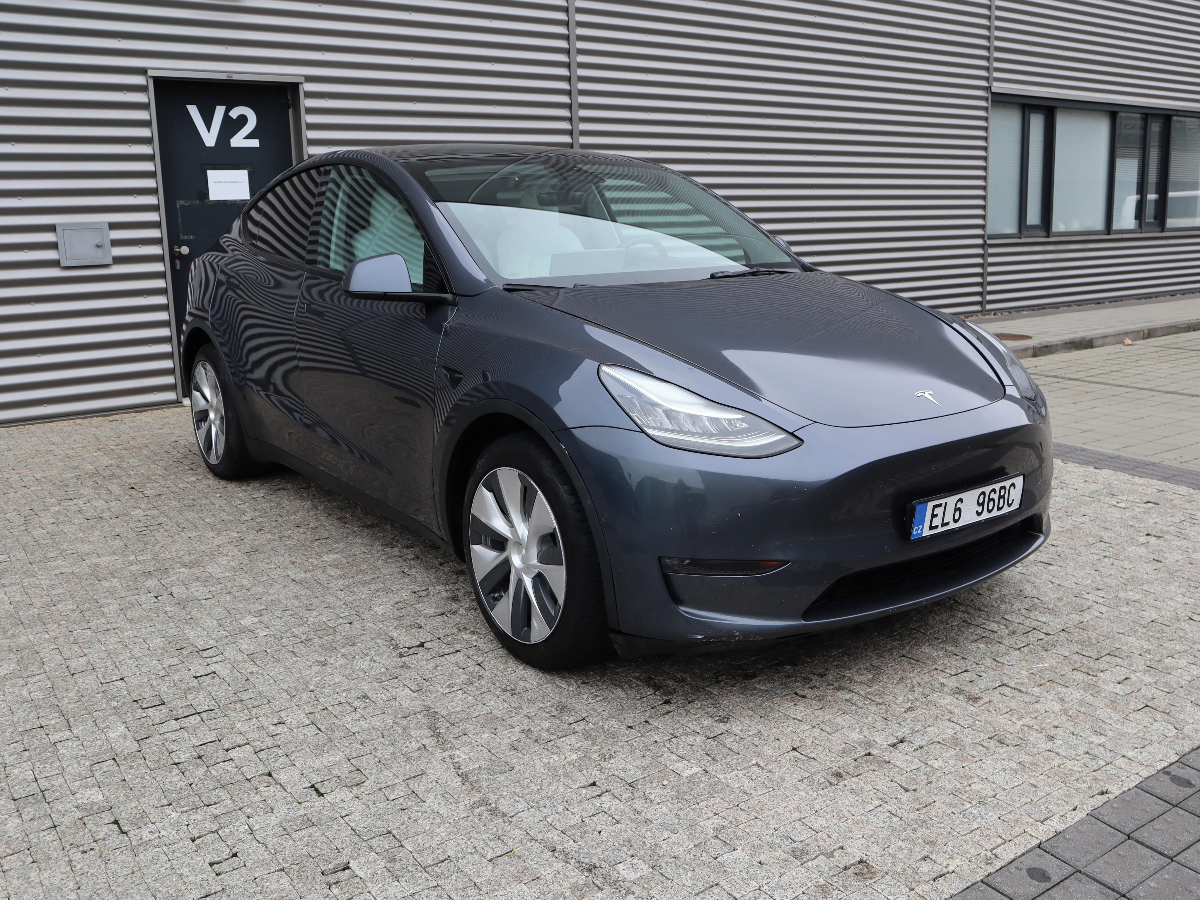Tesla Model Y, Long Range,pravidelný servis