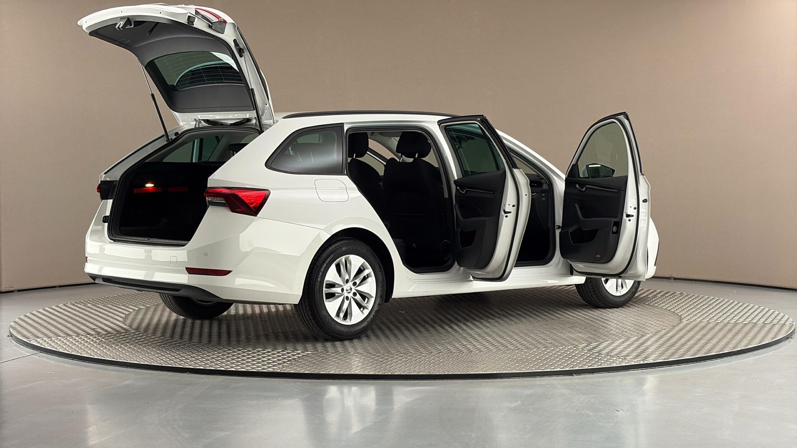 Škoda Octavia, 2.0 TDI Ambition Combi - fotka 6
