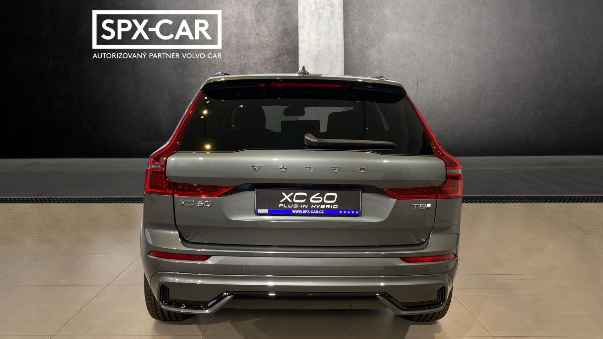 Volvo XC60, ULTRA DARK, B5 AWD, 184+10 kW - fotka 5