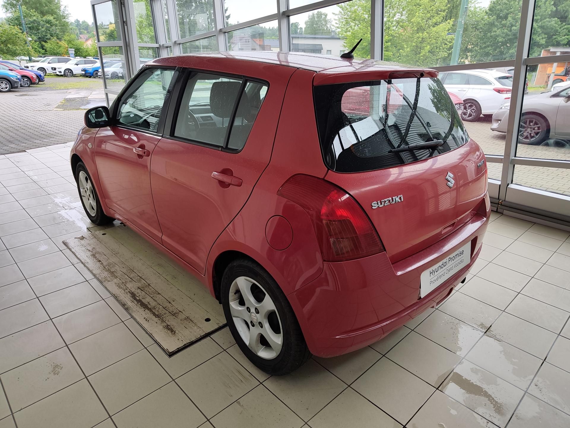 Suzuki Swift, 1.3i 67kW, ČR - fotka 2