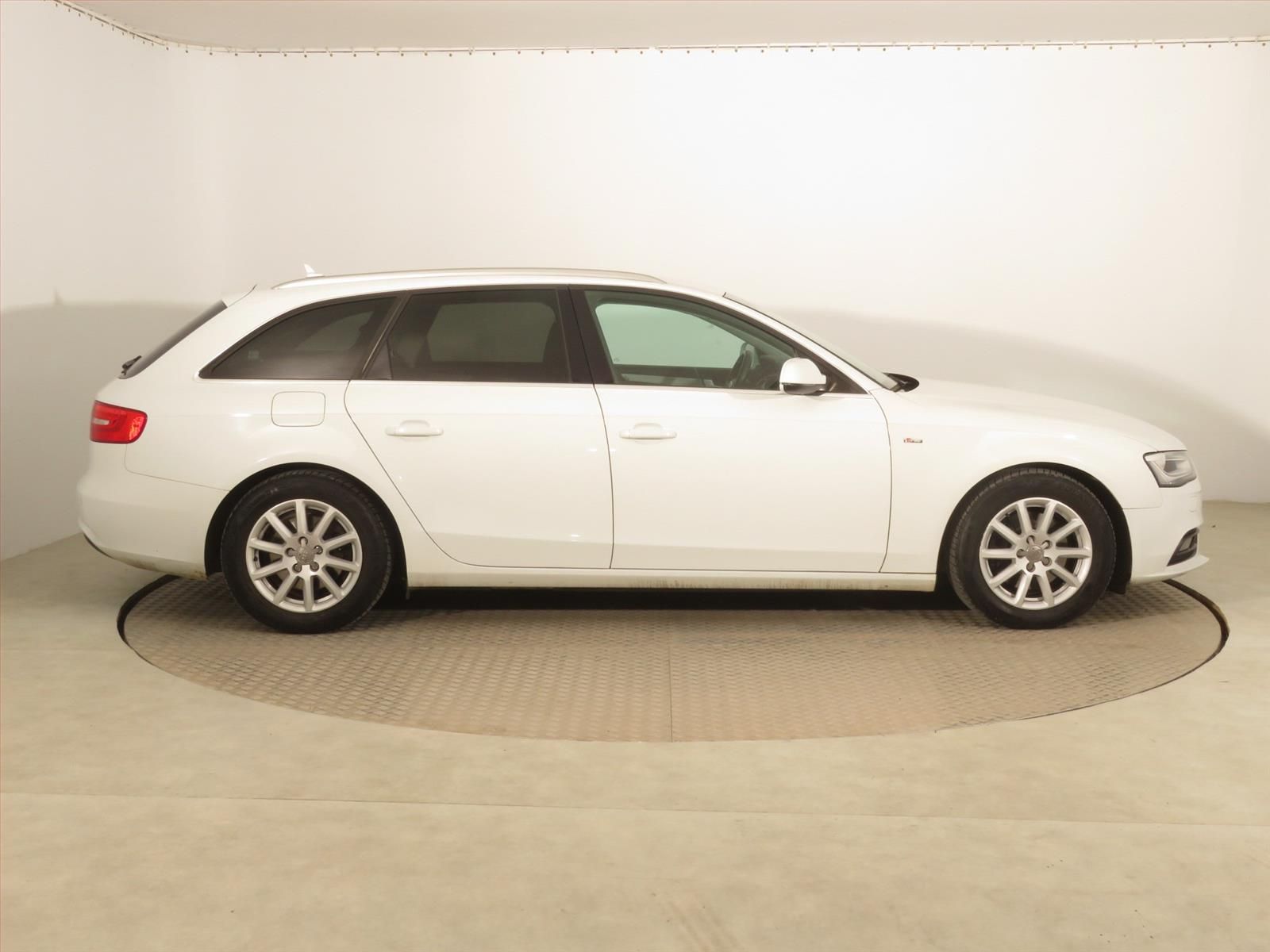 Audi A4, 2.0 TDI, Serv.kniha - fotka 6