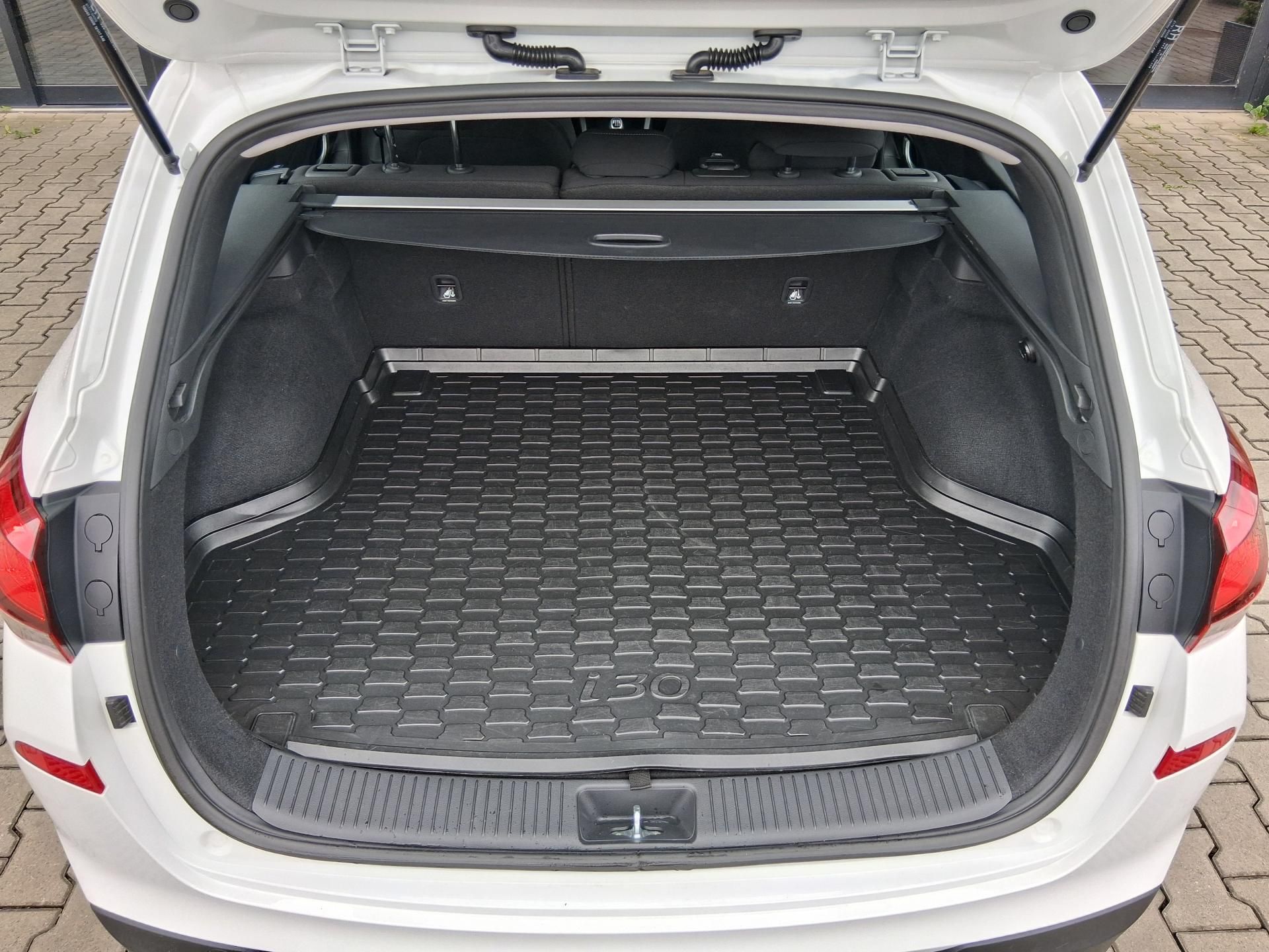 Hyundai i30, TRIKOLOR COMFORT 1.0T-GDi 88kW - fotka 5