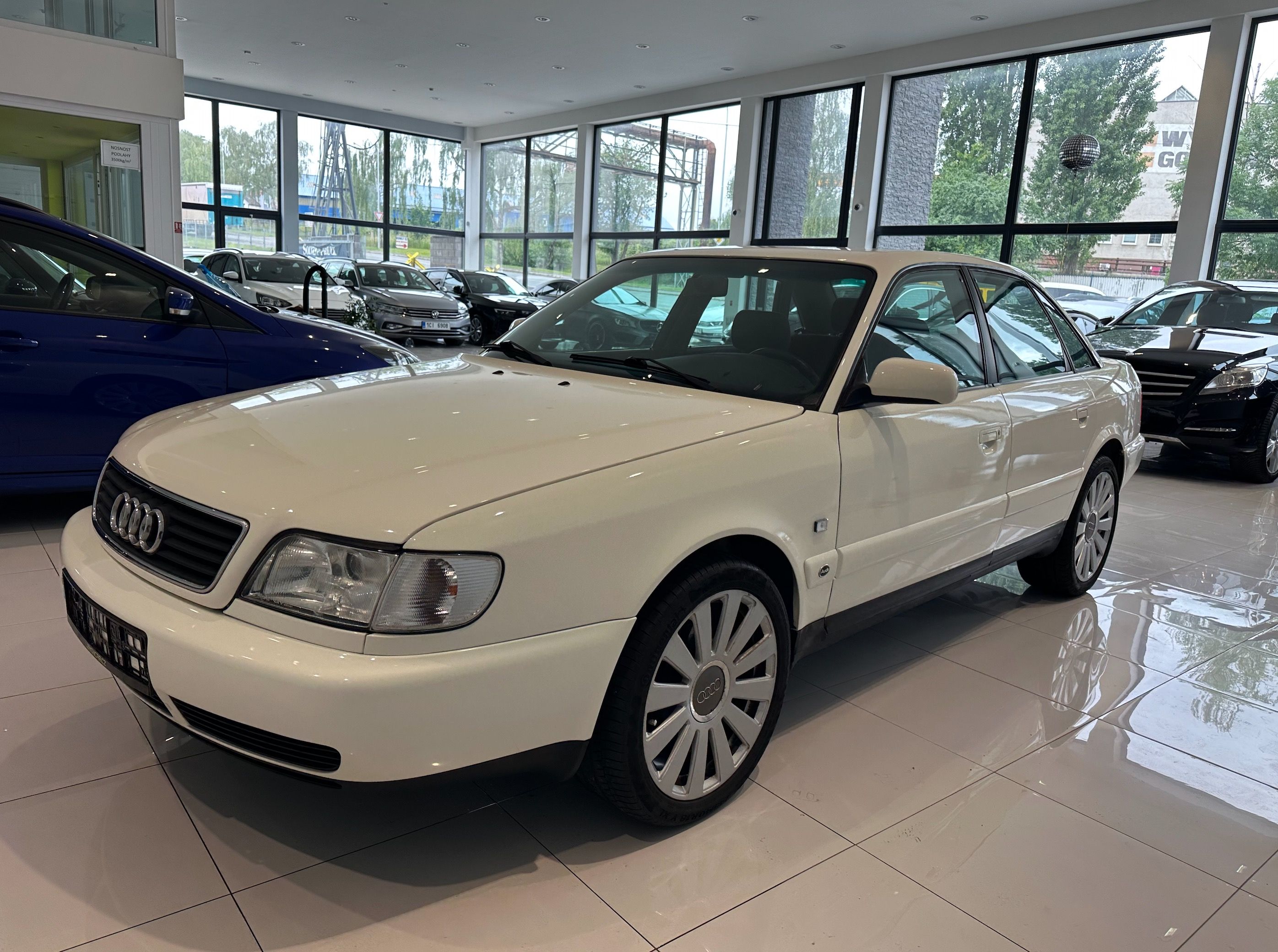 Audi A6, C4 1.8 5v 160.000km Top Stav