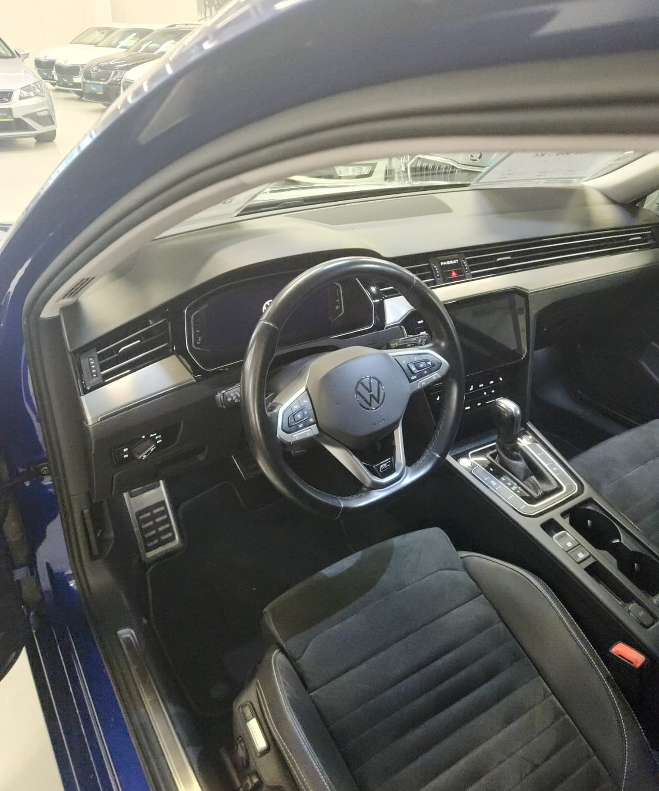 Volkswagen Passat, 2.0TDi 140KW R-LINE - fotka 5
