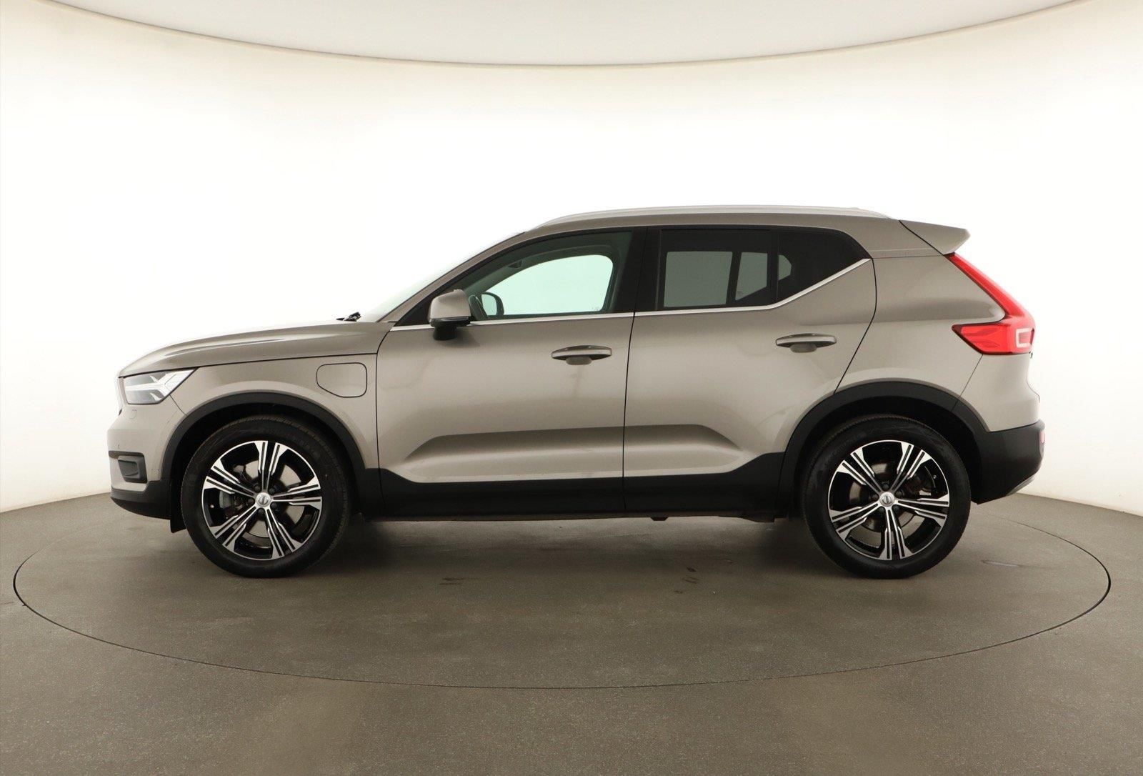 Volvo XC40, T5 Recharge, Automat, ČR,1.maj - fotka 3
