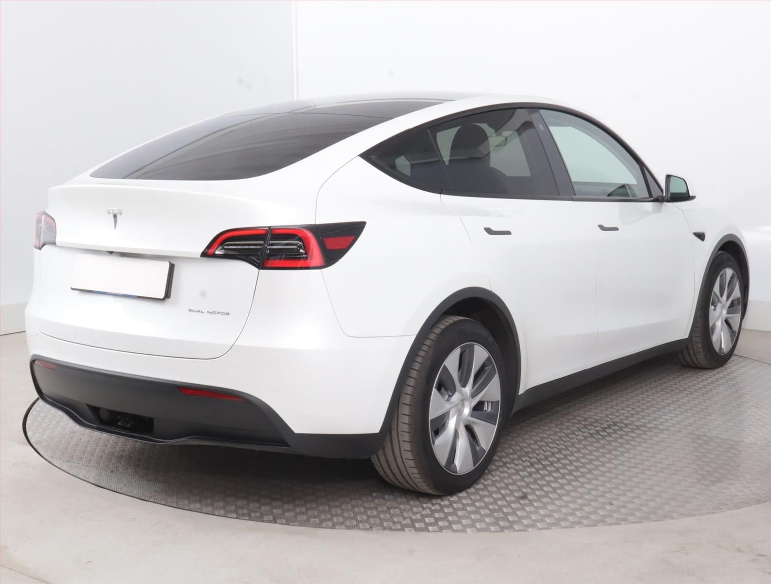 Tesla Model Y, Long Range AWD 79kWh, SoH 94% - fotka 5