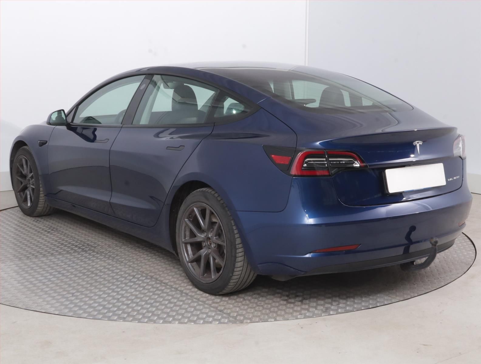 Tesla Model 3, Long Range 4WD 82kWh, SoH 92% - fotka 4