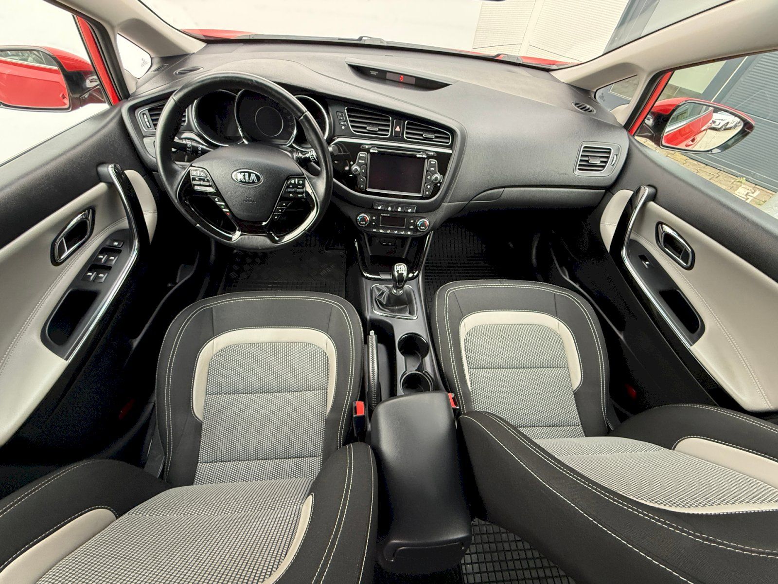Kia Cee´d, 1.4 73kW/99PS 1.majitel - fotka 5