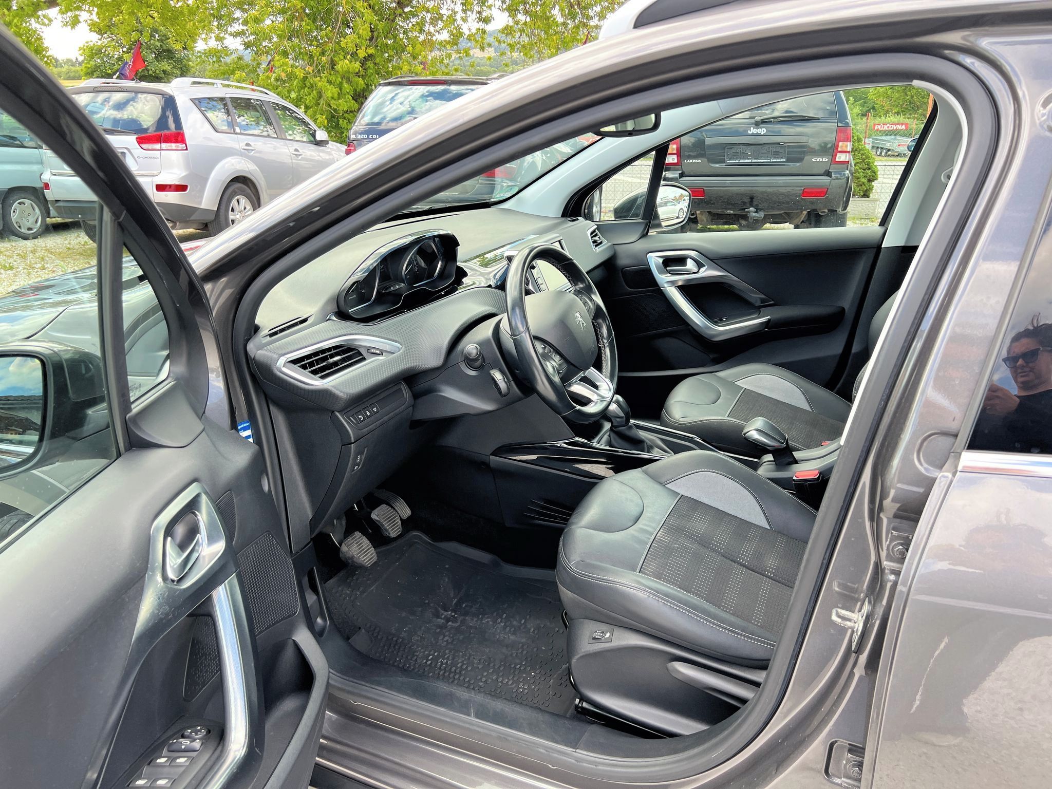 Peugeot 2008, 1.2 i - fotka 5