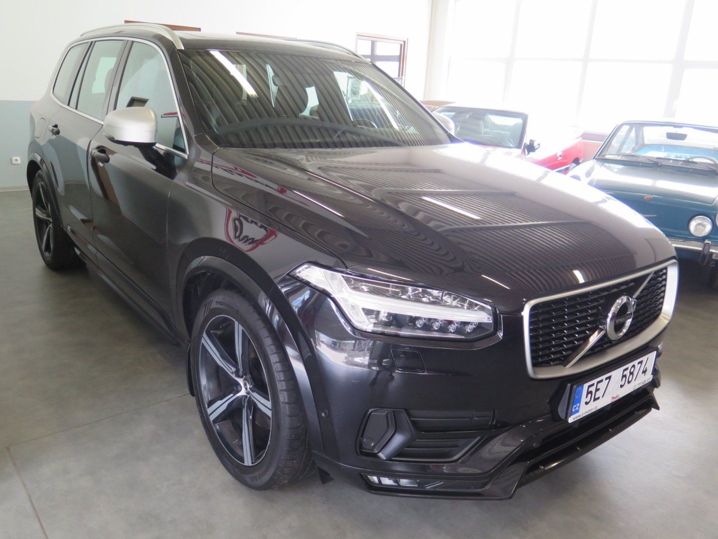 Volvo XC90, 2.0D5 RDesign,AWD,PoleStar,B&W - fotka 5