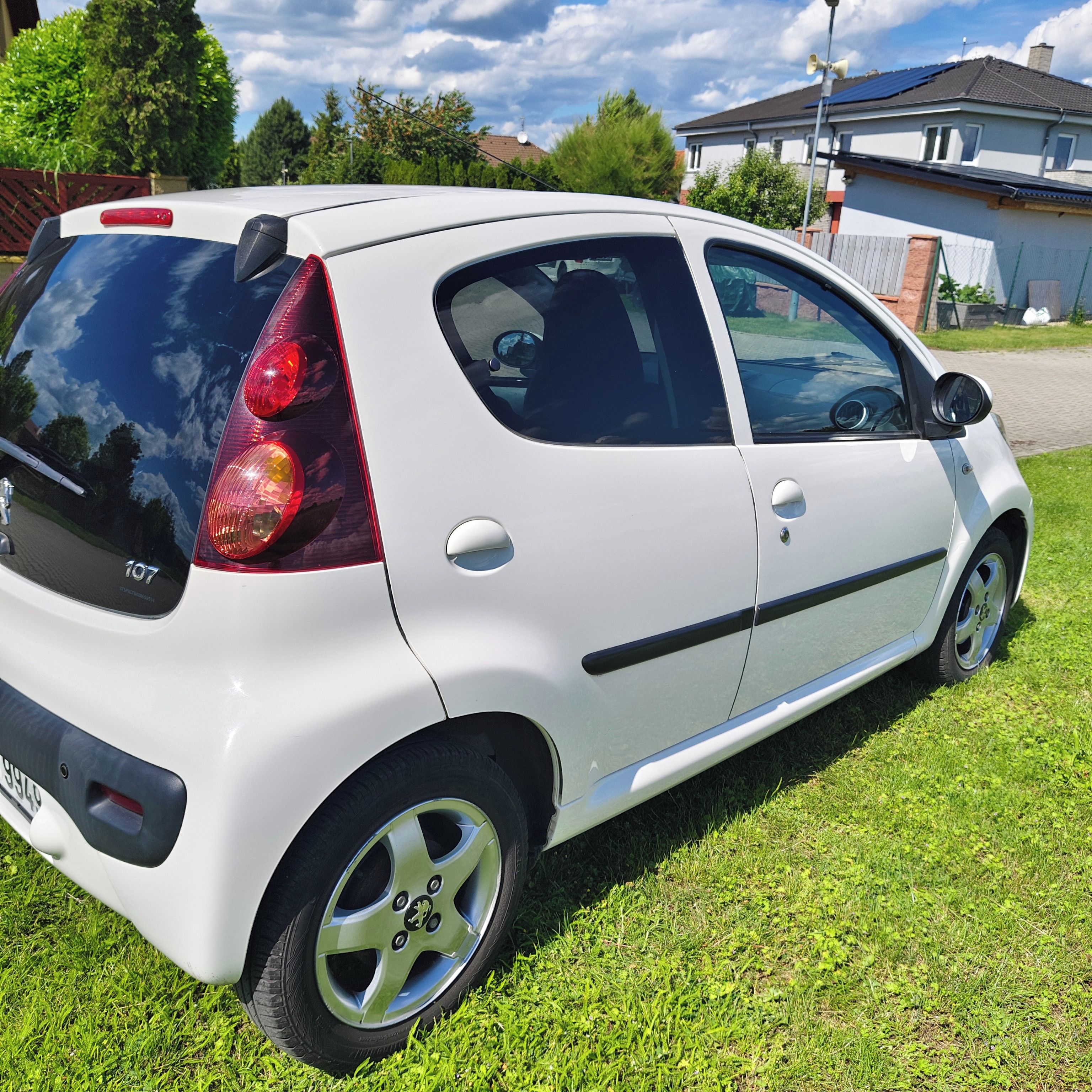 Peugeot 107, kůže/Alcantar, couvací senzory - fotka 5