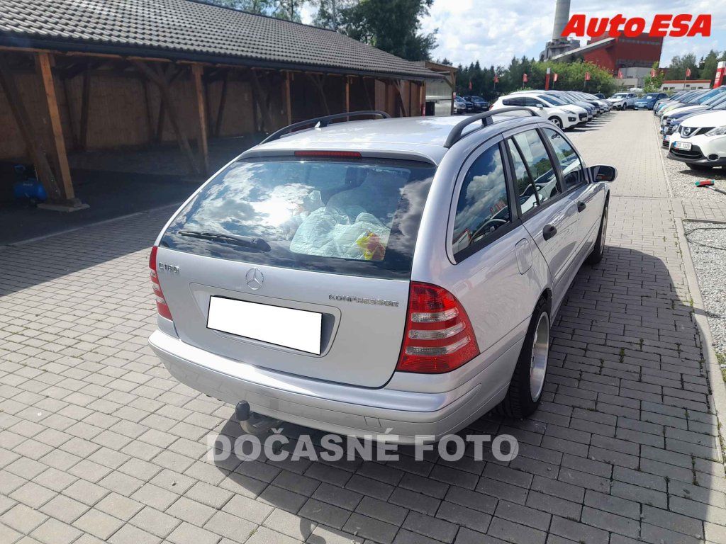 Mercedes-Benz Třídy C, 1.8 - fotka 2