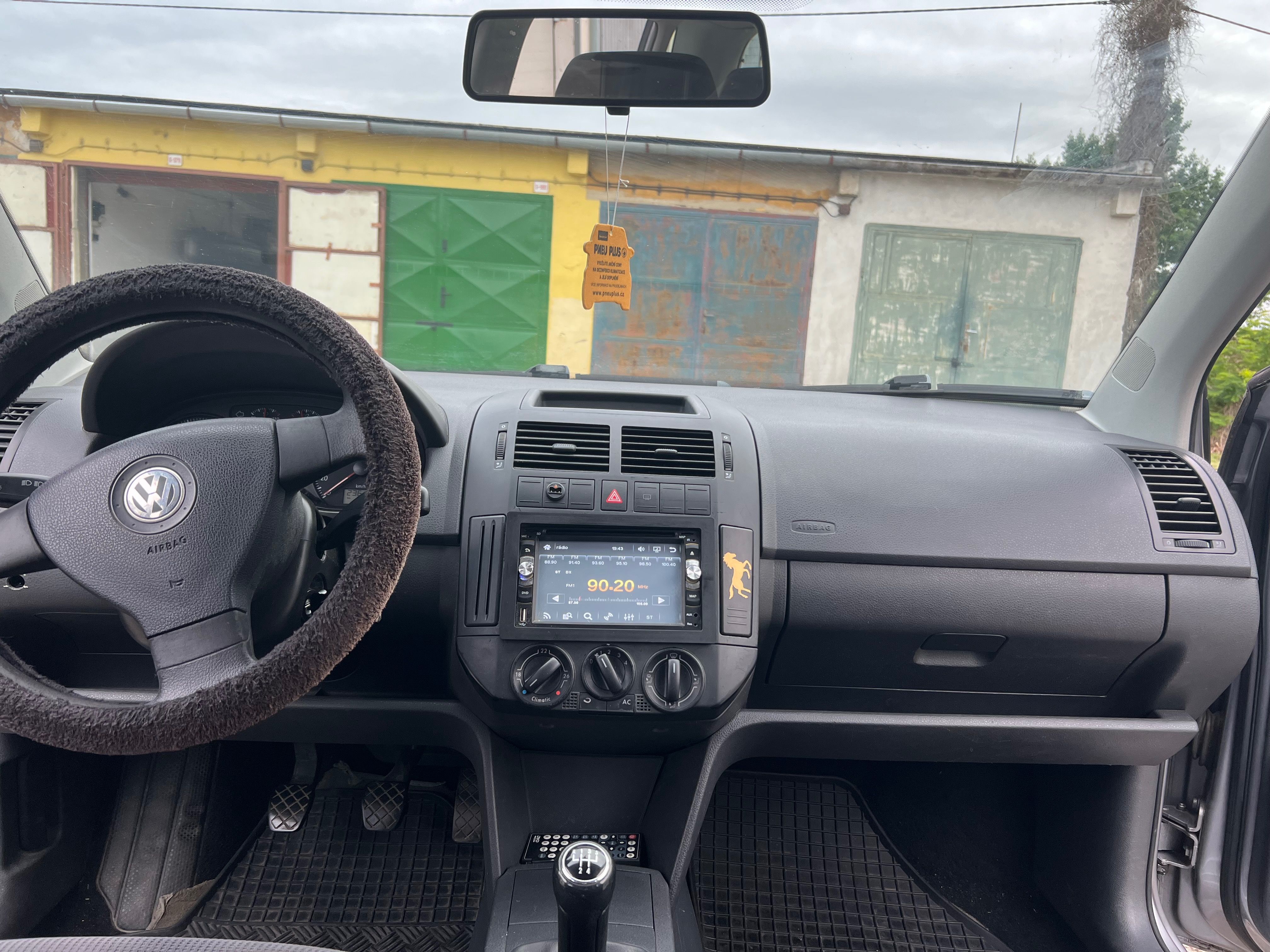Volkswagen Polo, 1.4, benzín, servisováno - fotka 4