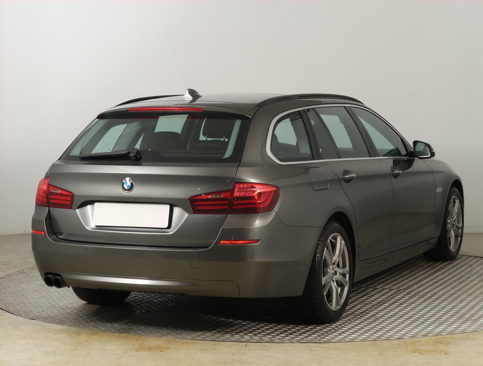 BMW Řada 5, 528i, Automat, Navi - fotka 5
