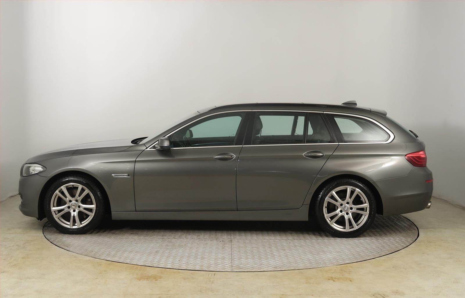 BMW Řada 5, 528i, Automat, Navi - fotka 3