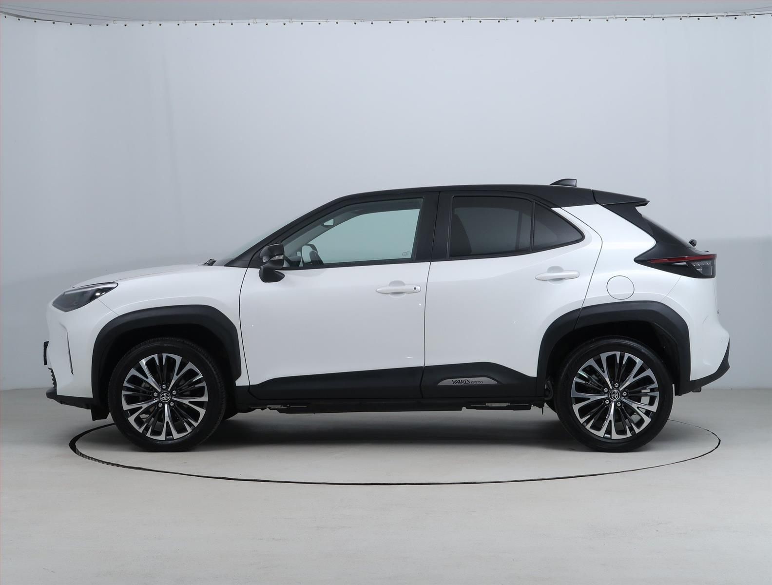 Toyota Yaris Cross, 1.5 VVT-iE, Automat, ČR,1.maj - fotka 3