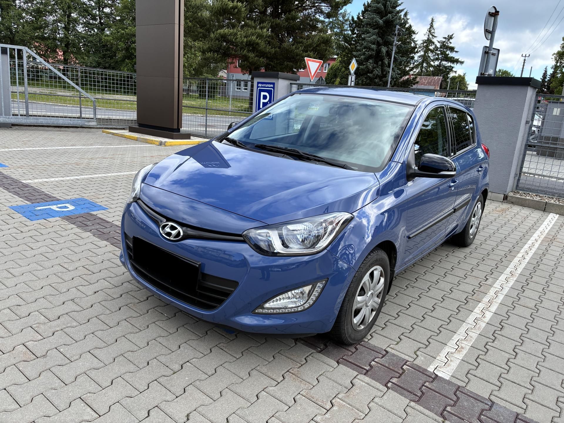 Hyundai i20, 1.2i 63kW FAMILY GO - fotka 2