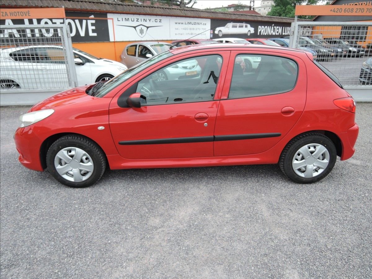 Peugeot 206, 1,4 i 1.maj. 88tkm  + - fotka 4