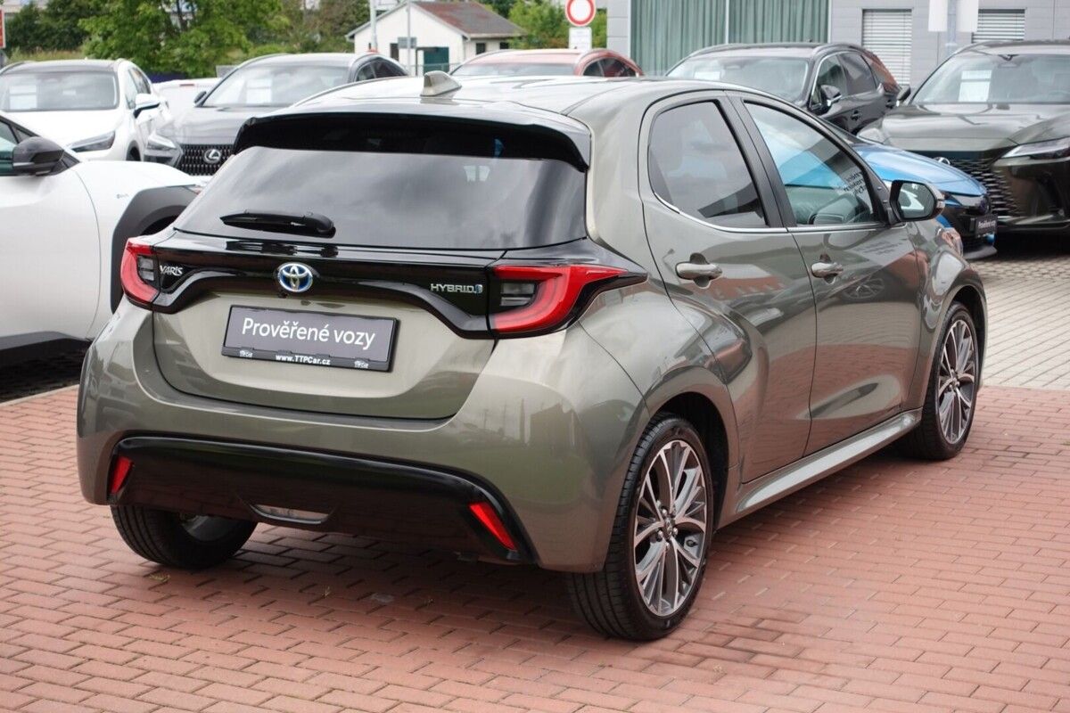 Toyota Yaris, 1.5 HEV  Executive - fotka 4