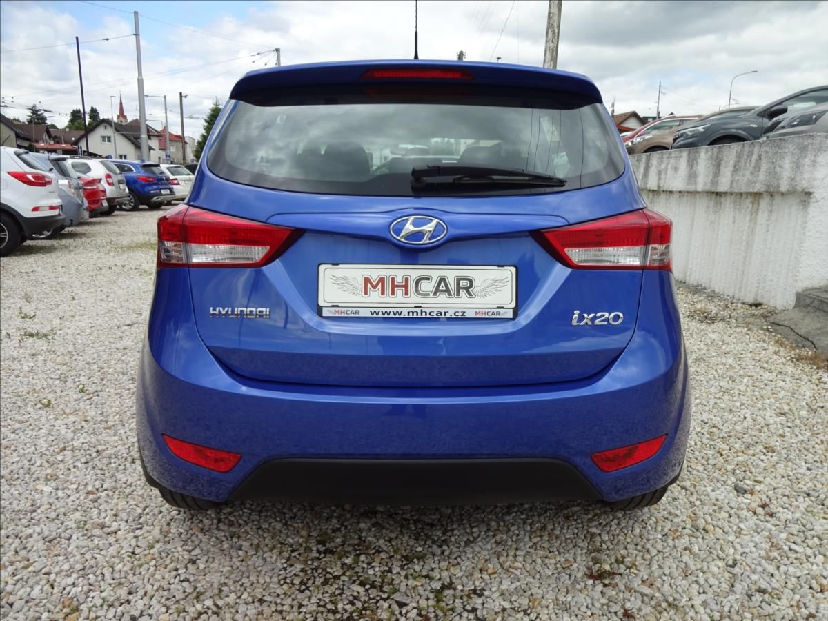 Hyundai ix20, 1,6 i 91kW 56 000km - fotka 6