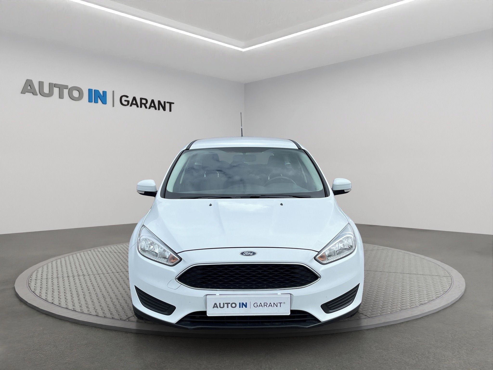 Ford Focus, 1.0 74kw, ČR, 1.maj, serv.knih - fotka 2