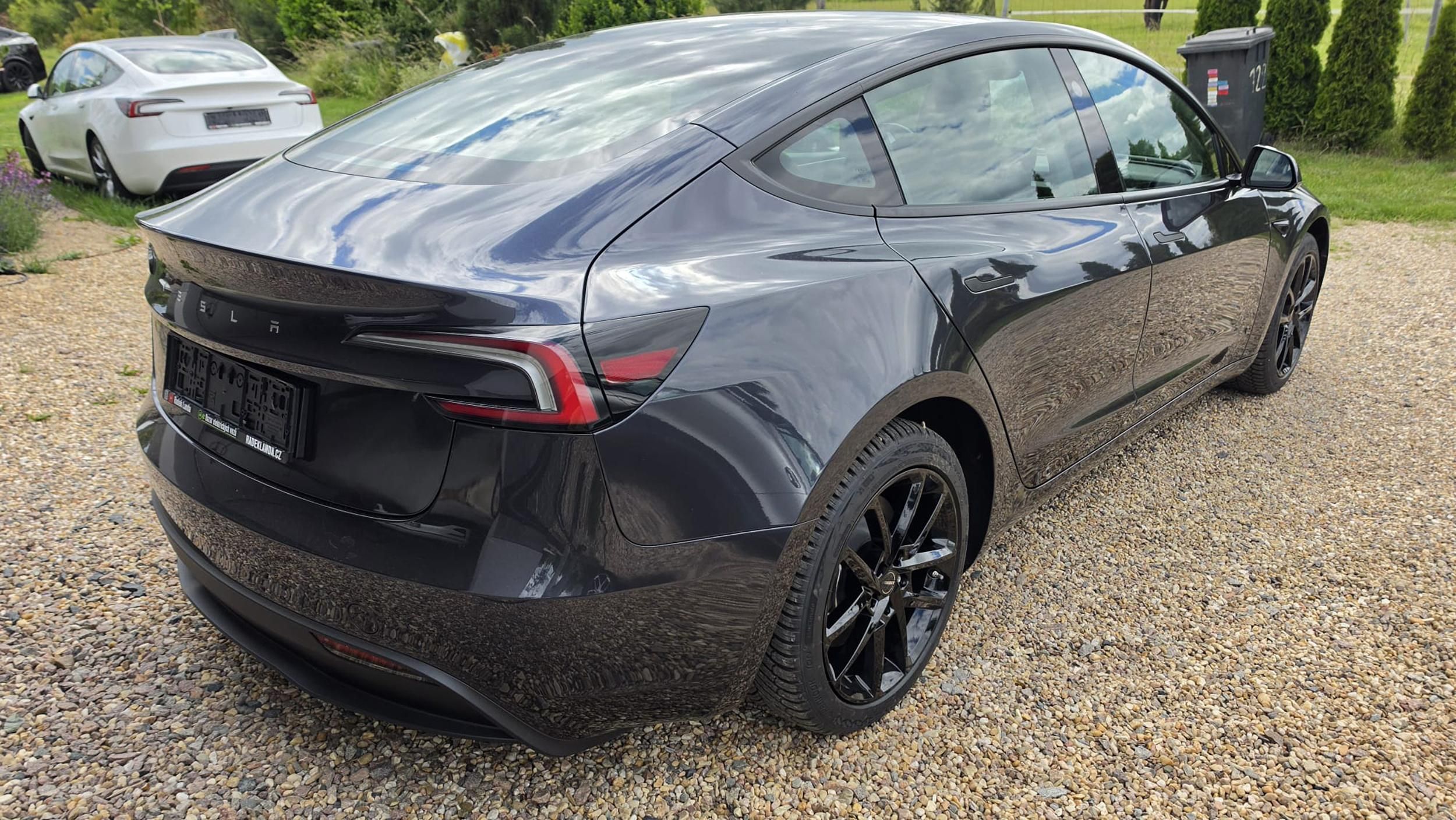 Tesla Model 3 - fotka 4