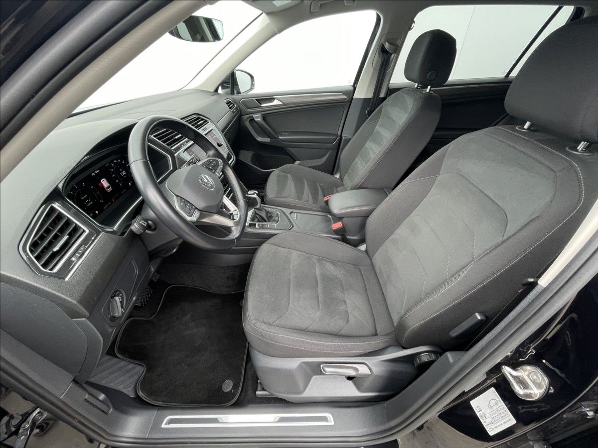 Volkswagen Tiguan Allspace, 1,5 TSI DSG Elegance ACC+PDC - fotka 4
