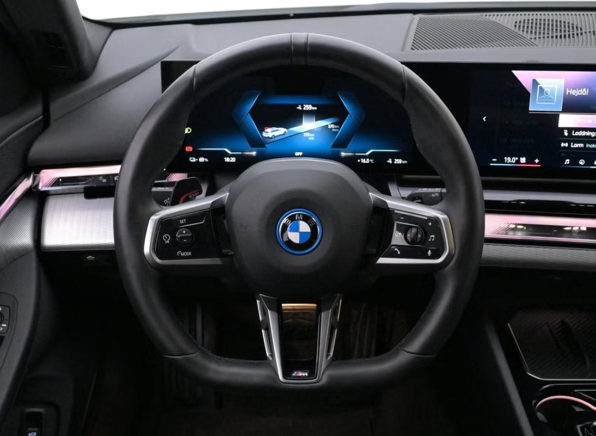 BMW i5, eDrive40 Touring SoH 97% Tažné - fotka 5