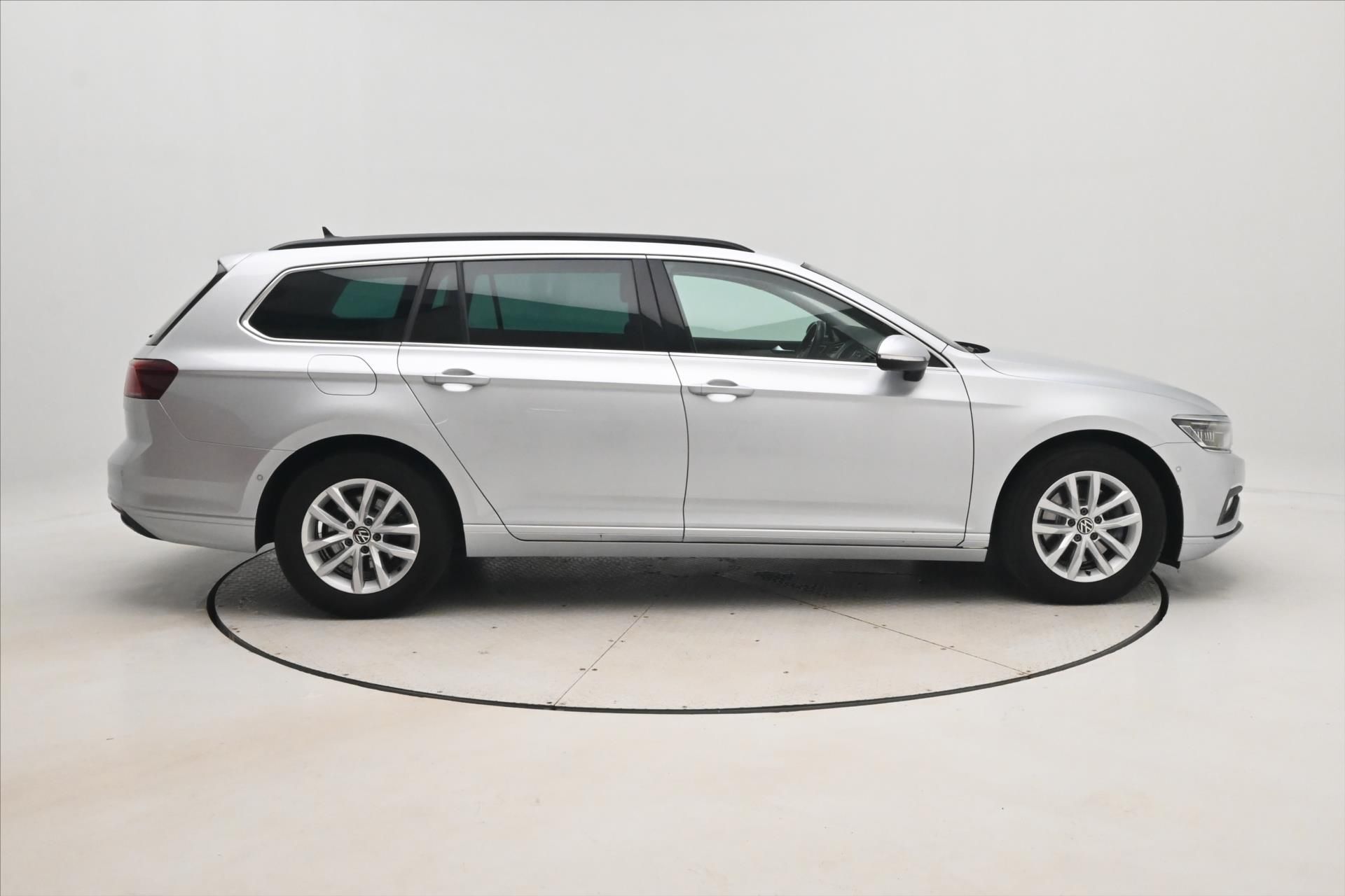 Volkswagen Passat, 2,0 TDI 110kW DSG Business Zár - fotka 4