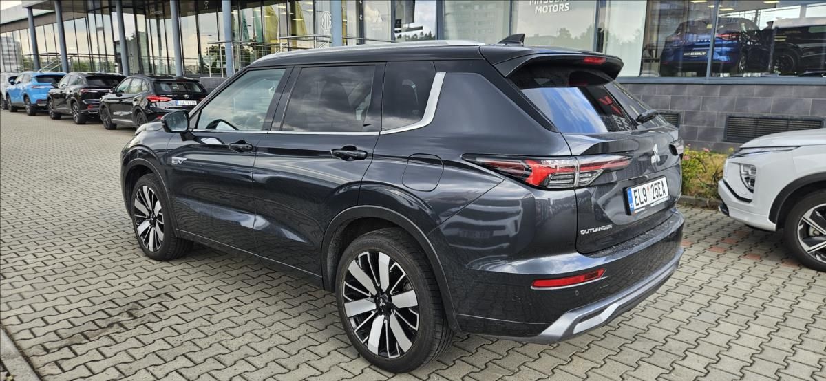 Mitsubishi Outlander, 2,4 PHEV 4x4  INSTYLE - fotka 6
