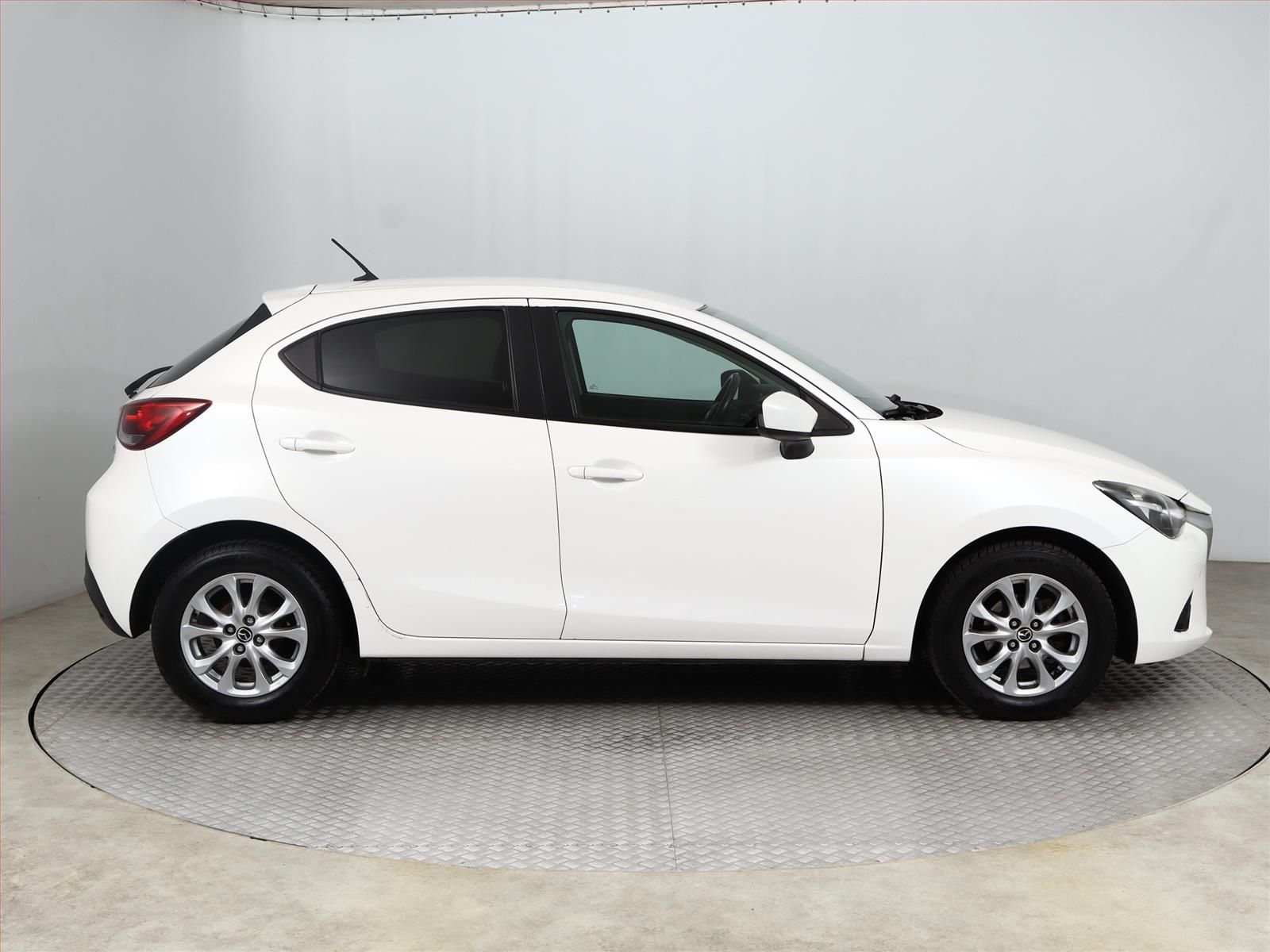 Mazda 2, 1.5 16V, Klima, Tempomat - fotka 6