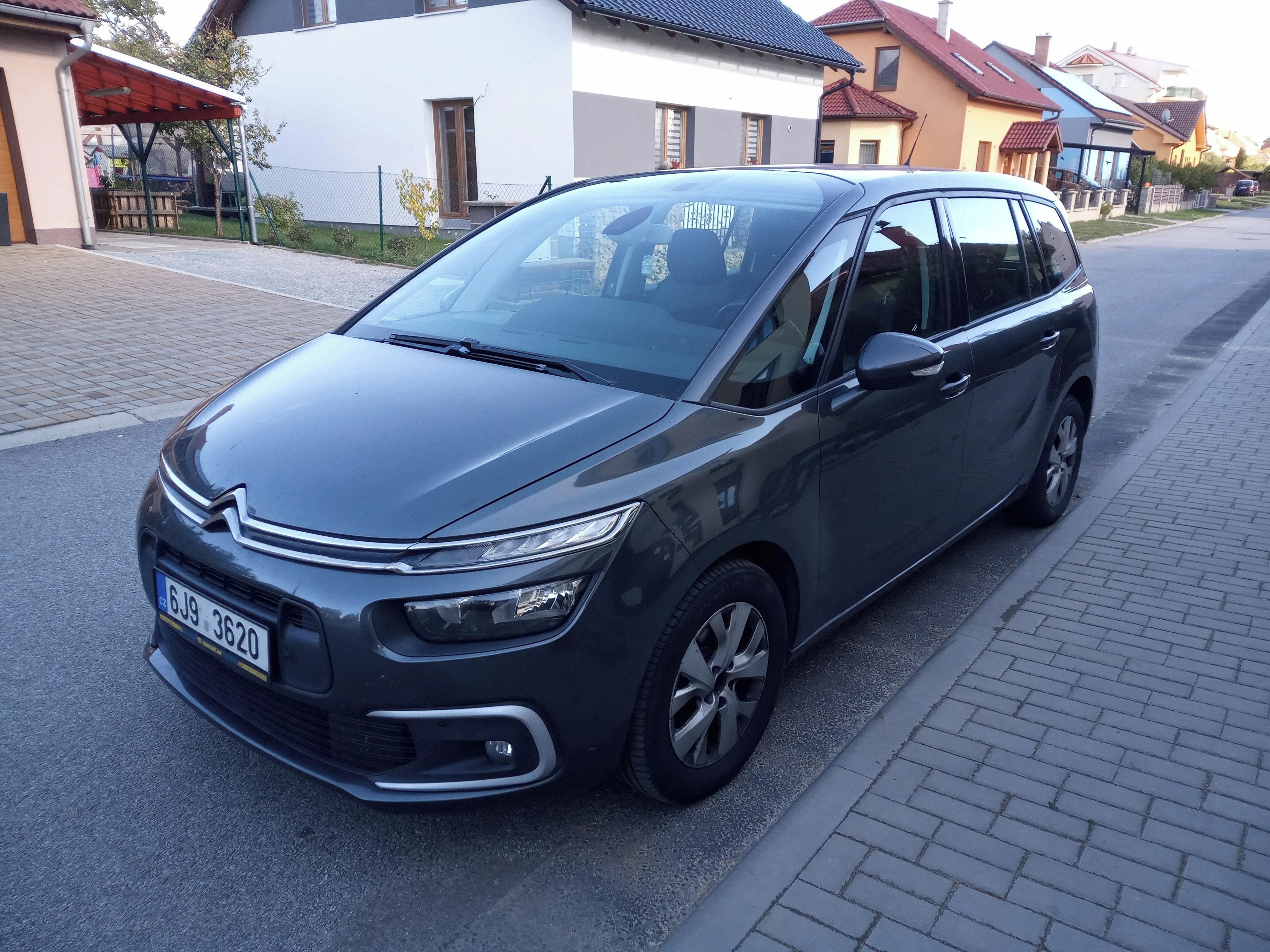 Citroën Grand C4 Picasso, 1,6 Blue HDI 7 míst, tažné - fotka 2