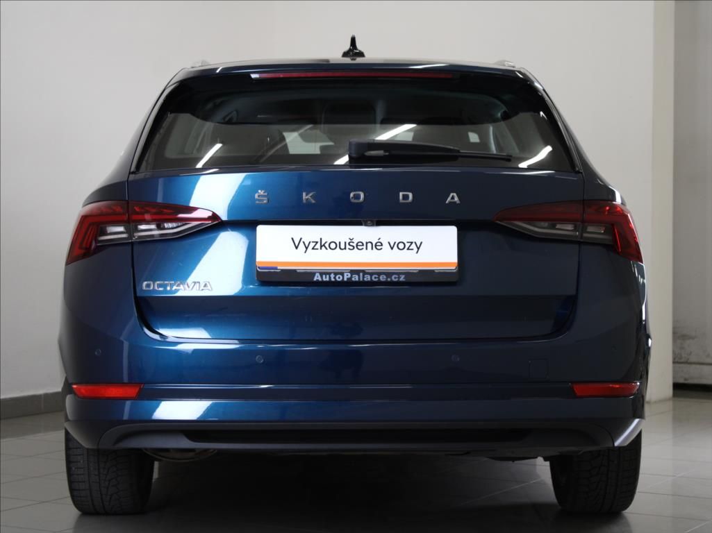 Škoda Octavia, 2,0 TDi 110kW DSG Style PLUS - fotka 4