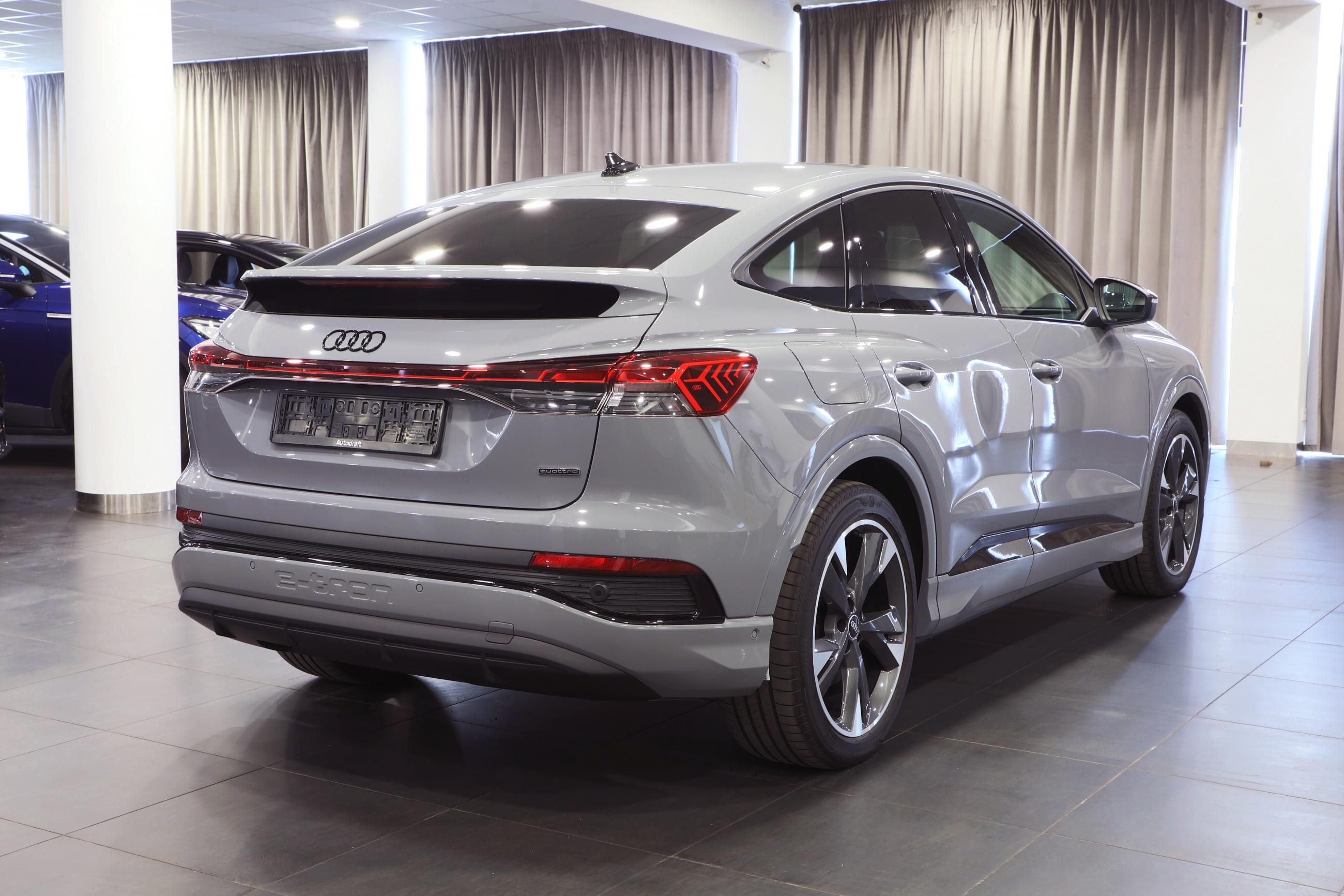Audi Q4 e-tron, Sportback 50 4x4 S-Line 195kW - fotka 4