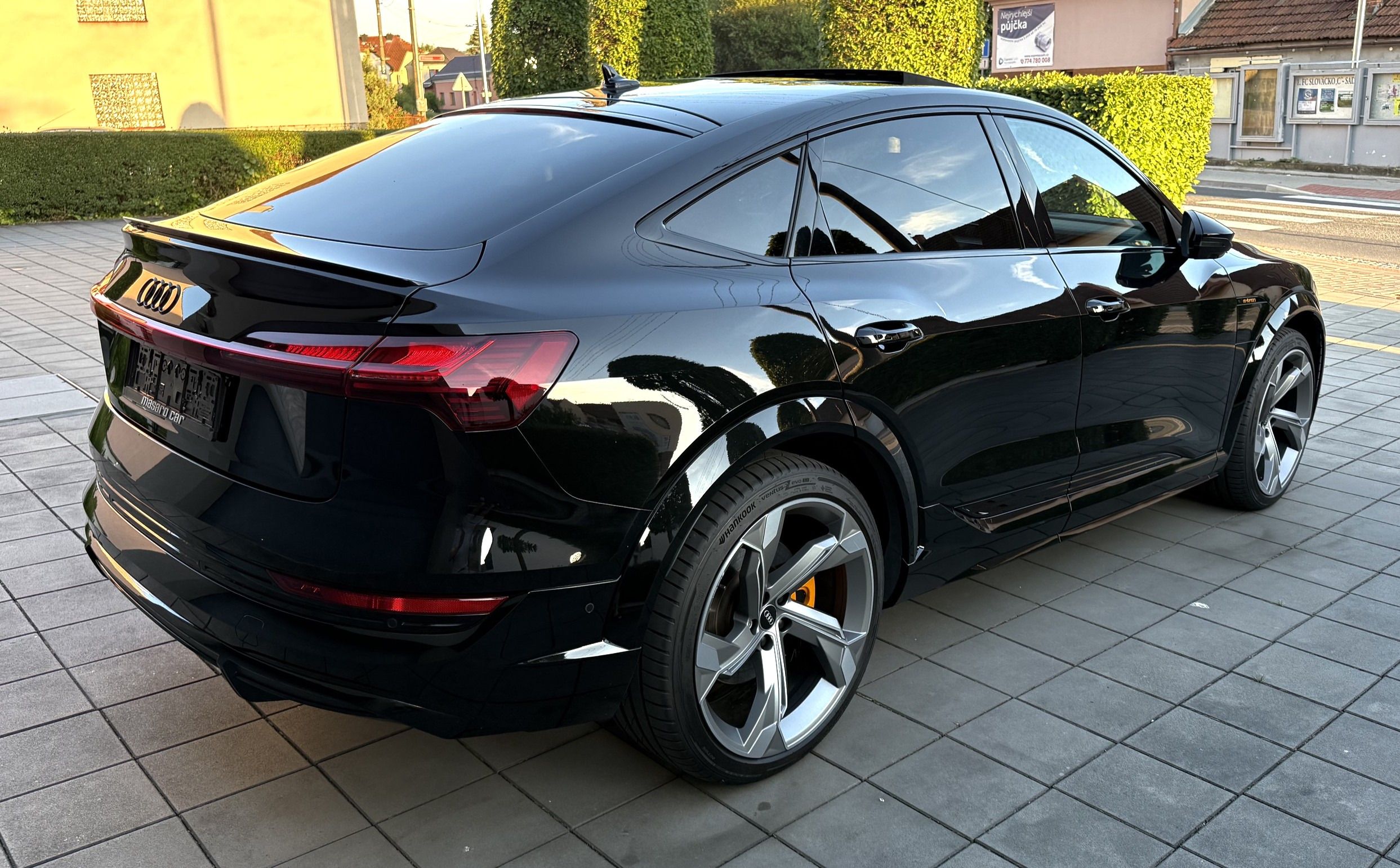 Audi e-tron, 370kw Sportback TOP STAV! - fotka 4