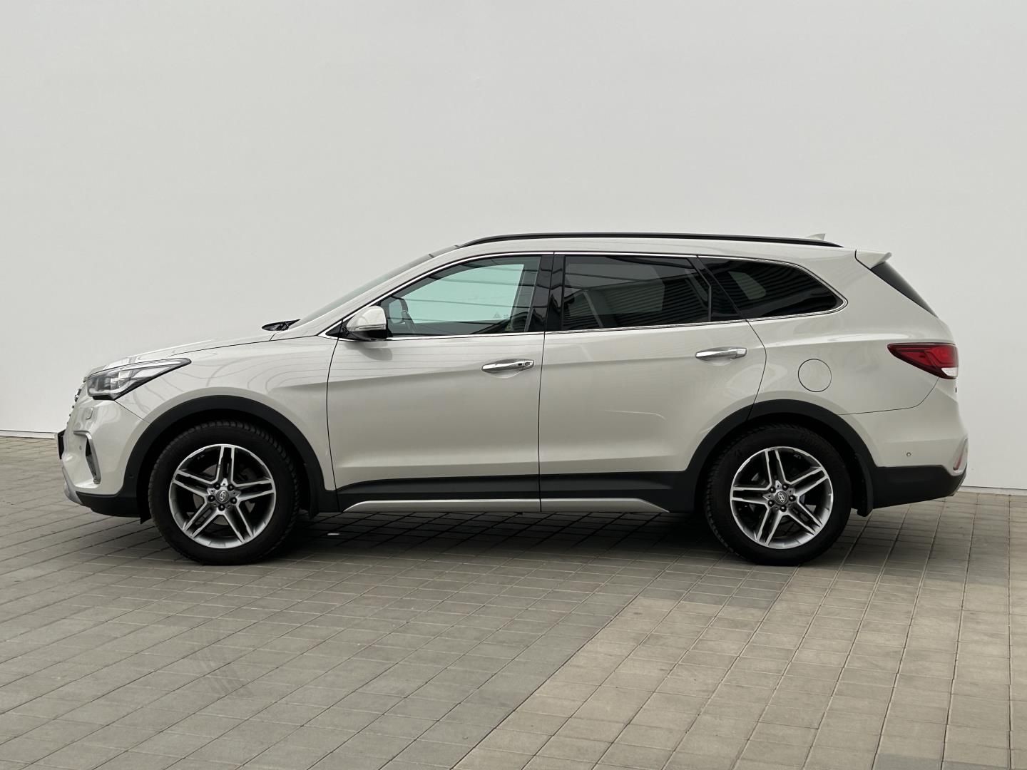 Hyundai Grand Santa Fe, 2.2CRDI 147kW 4x4 - fotka 3