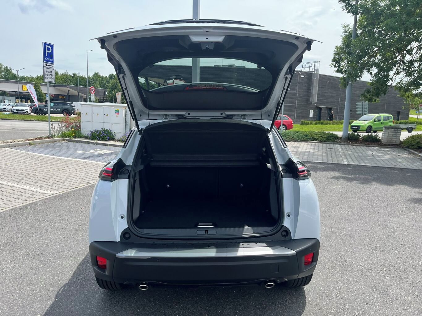 Peugeot 2008, ALLURE Hybrid 145 e-DCS6 - fotka 6