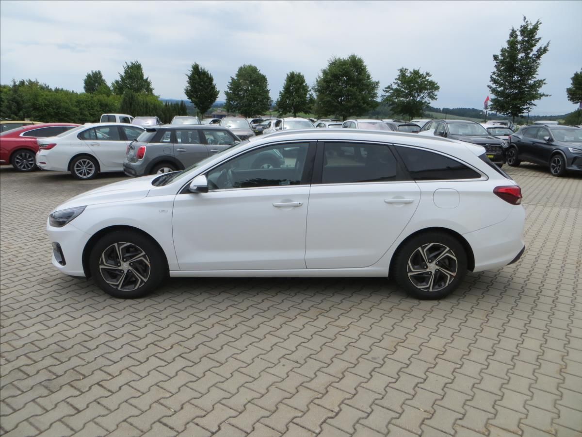 Hyundai i30, 1,5 T-GDI mHEV Family Smart 11 - fotka 4
