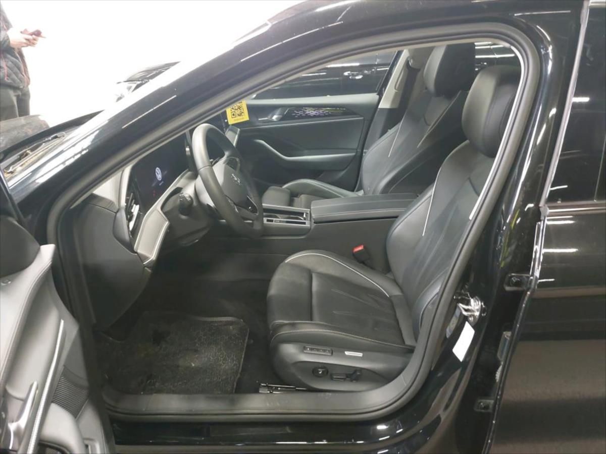 Volkswagen Passat, 2,0 WEBASTO,TAŽNÉ,PANORAMA - fotka 5