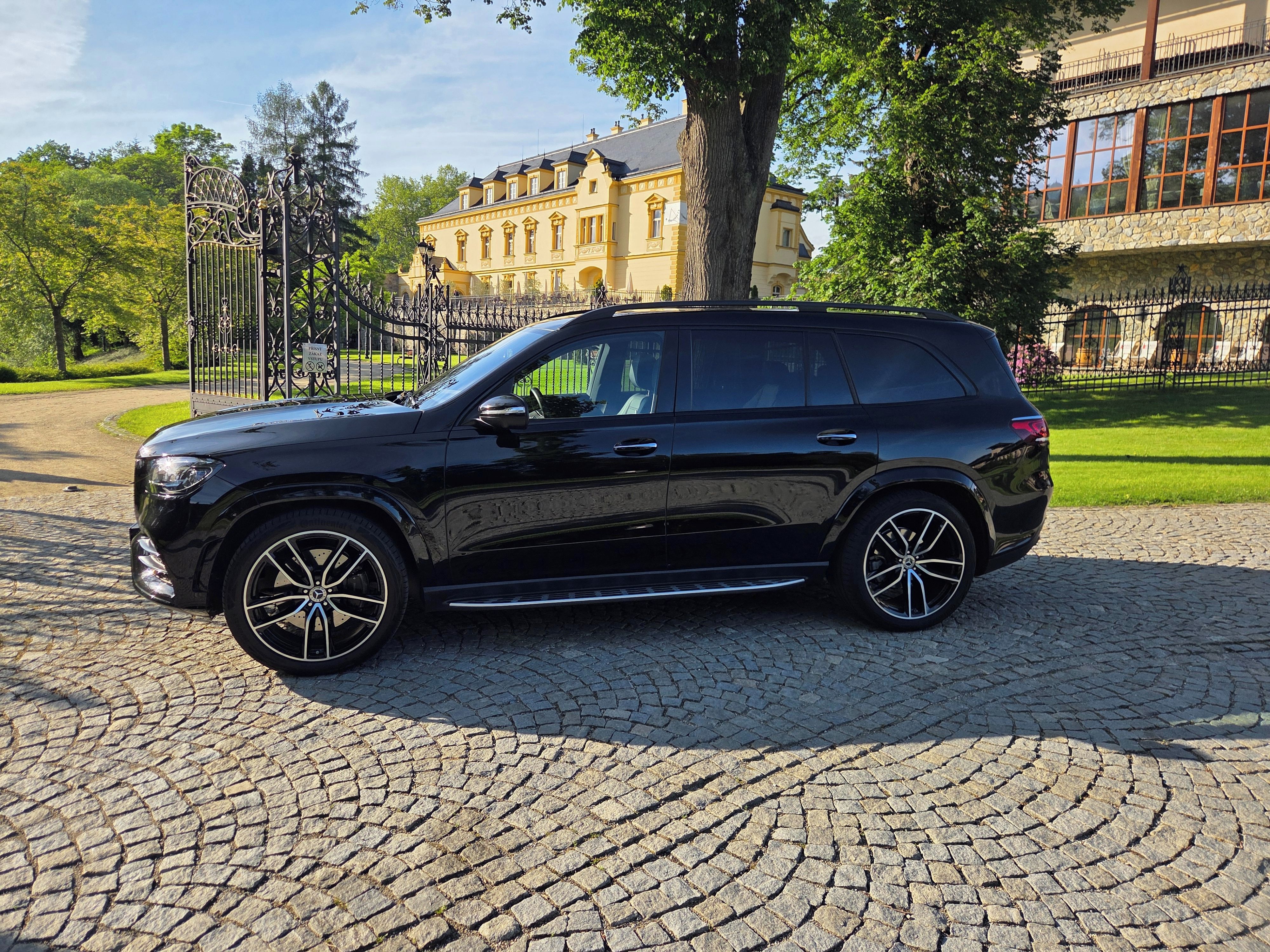 Mercedes-Benz GLS, 400 d AMG Night packet, R23 - fotka 2
